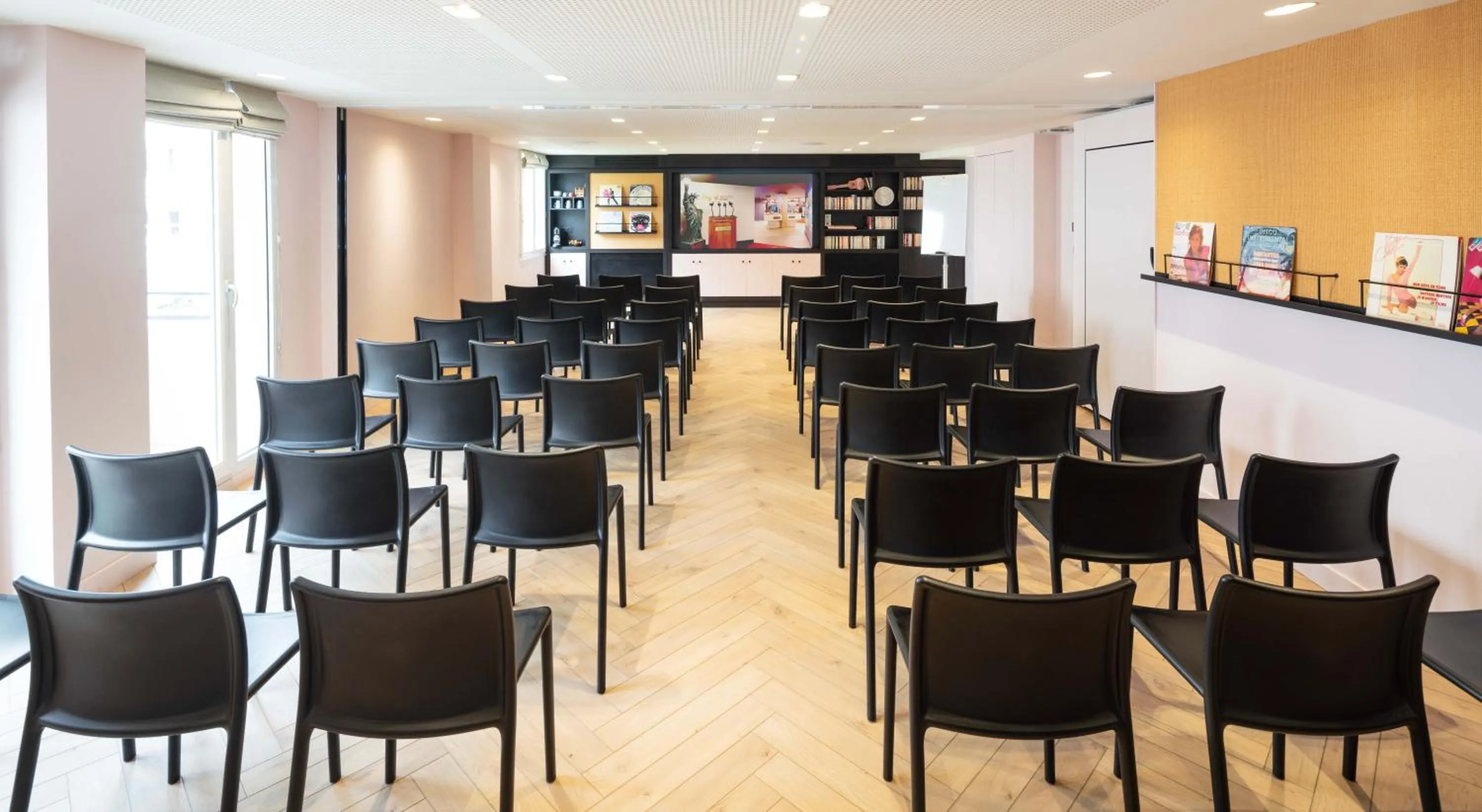 Meeting/conference room in RockyPop Grenoble Hotel