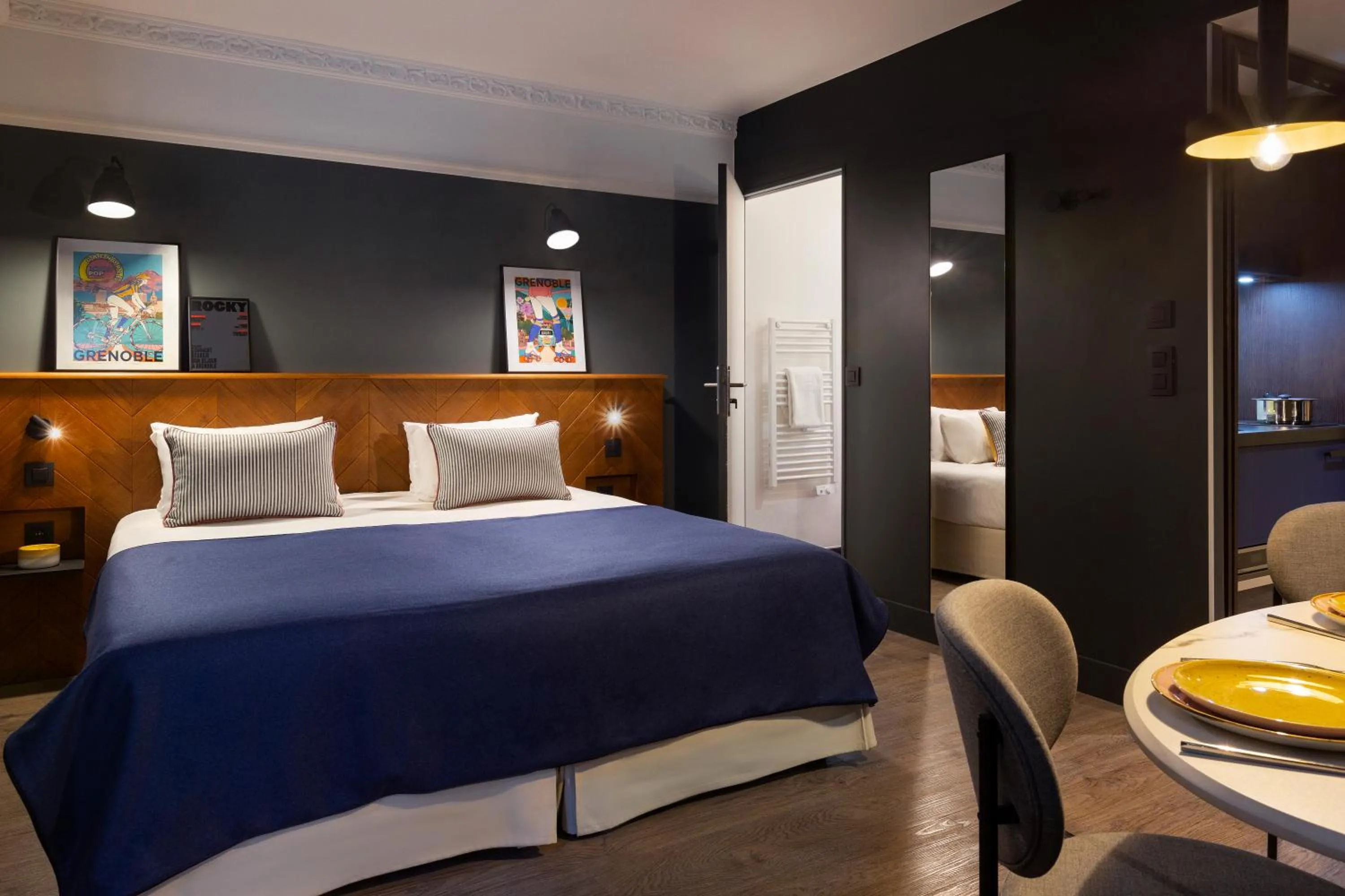 Photo of the whole room, Bed in RockyPop Grenoble Appartements