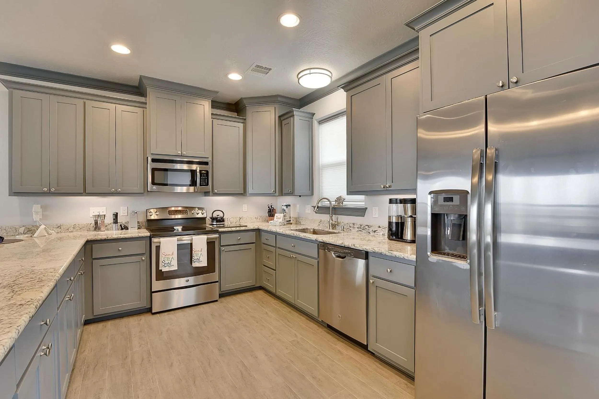 Kitchen or kitchenette in Honu Beachfront by Ryson Vacation Rentals