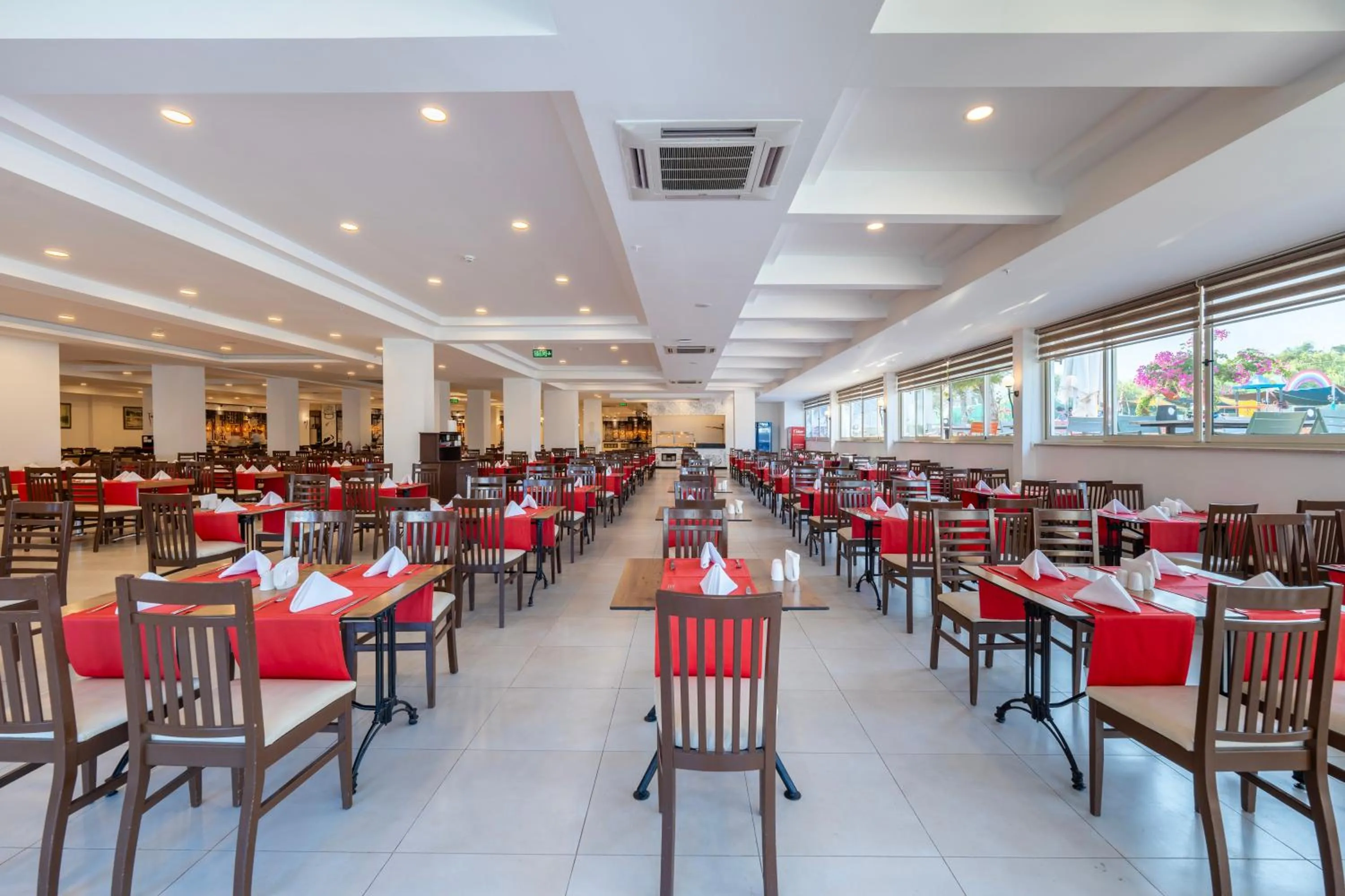 Restaurant/places to eat in Armas Gul Beach