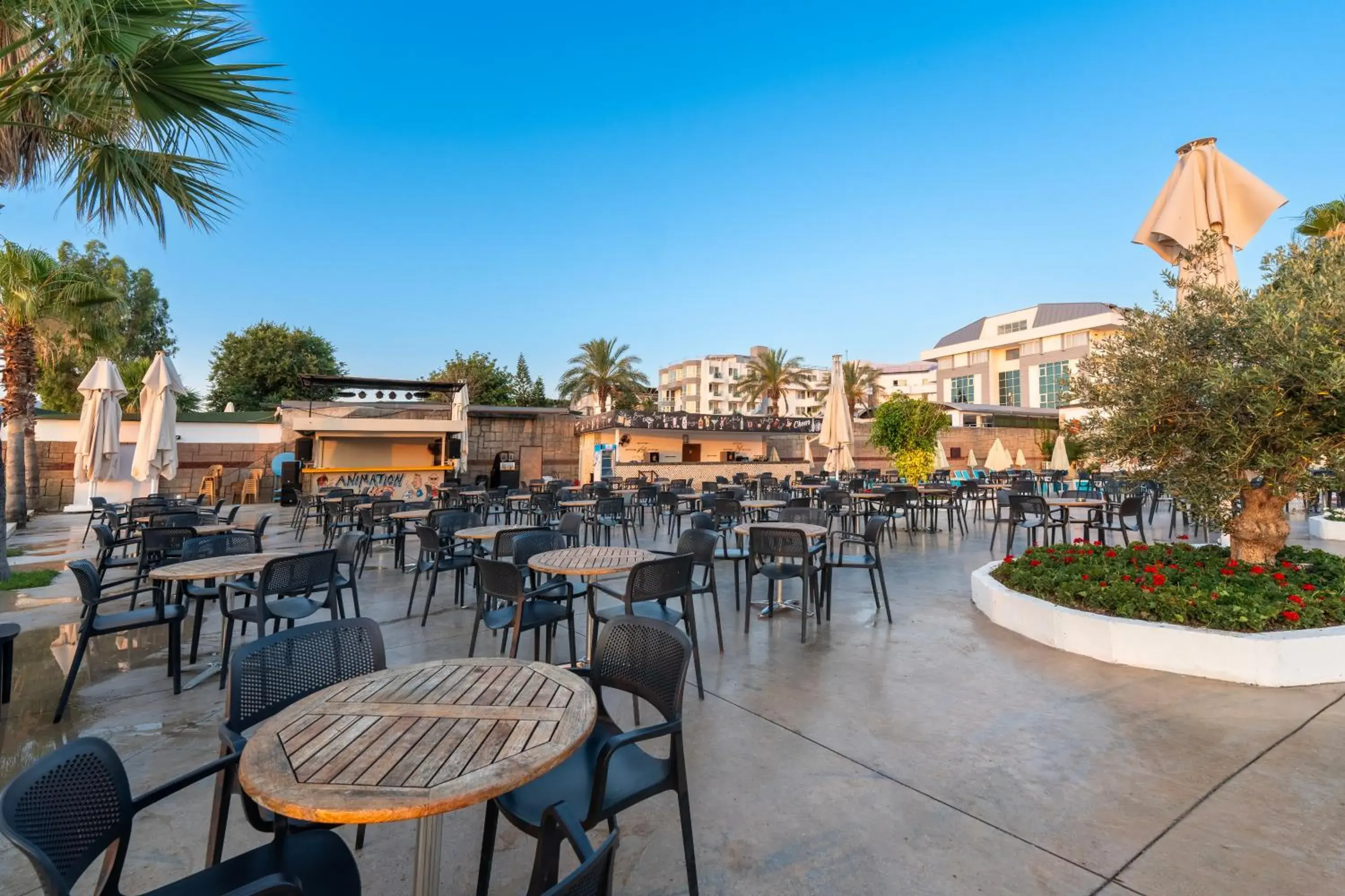 Property building in Armas Gul Beach Property building in Armas Gul Beach