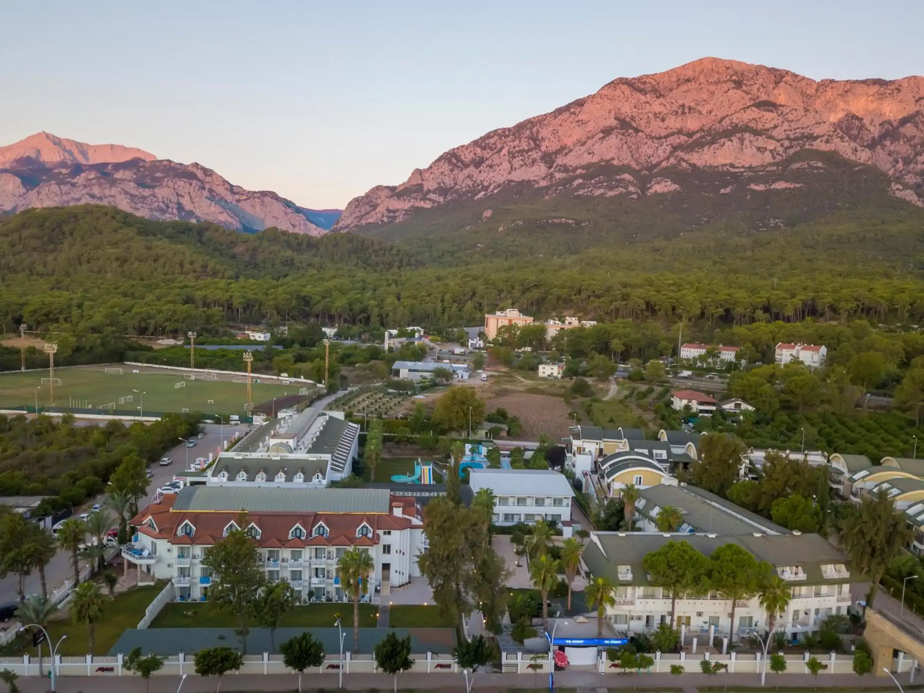 Property building in Armas Gul Beach Property building in Armas Gul Beach