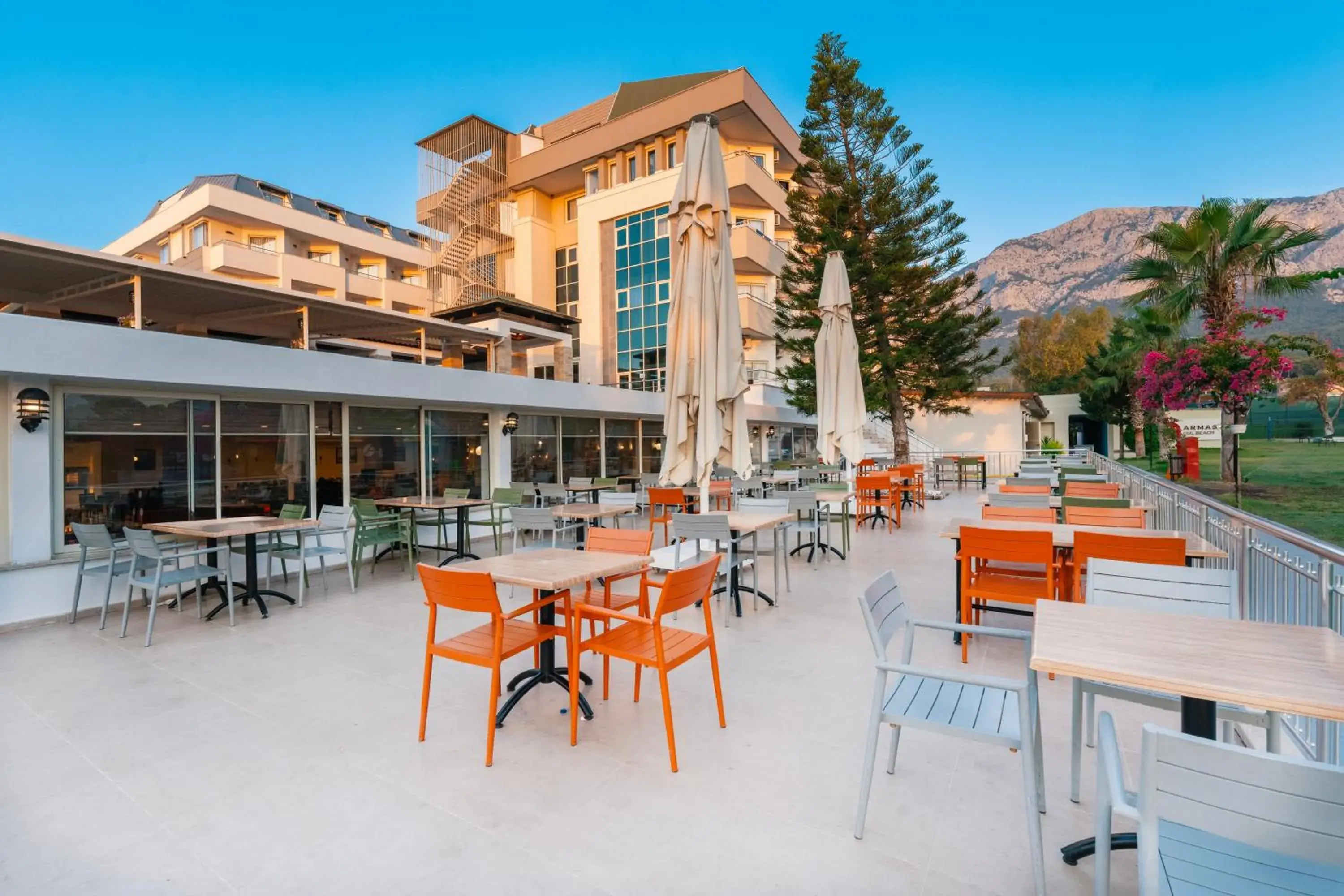 Property building in Armas Gul Beach Property building in Armas Gul Beach