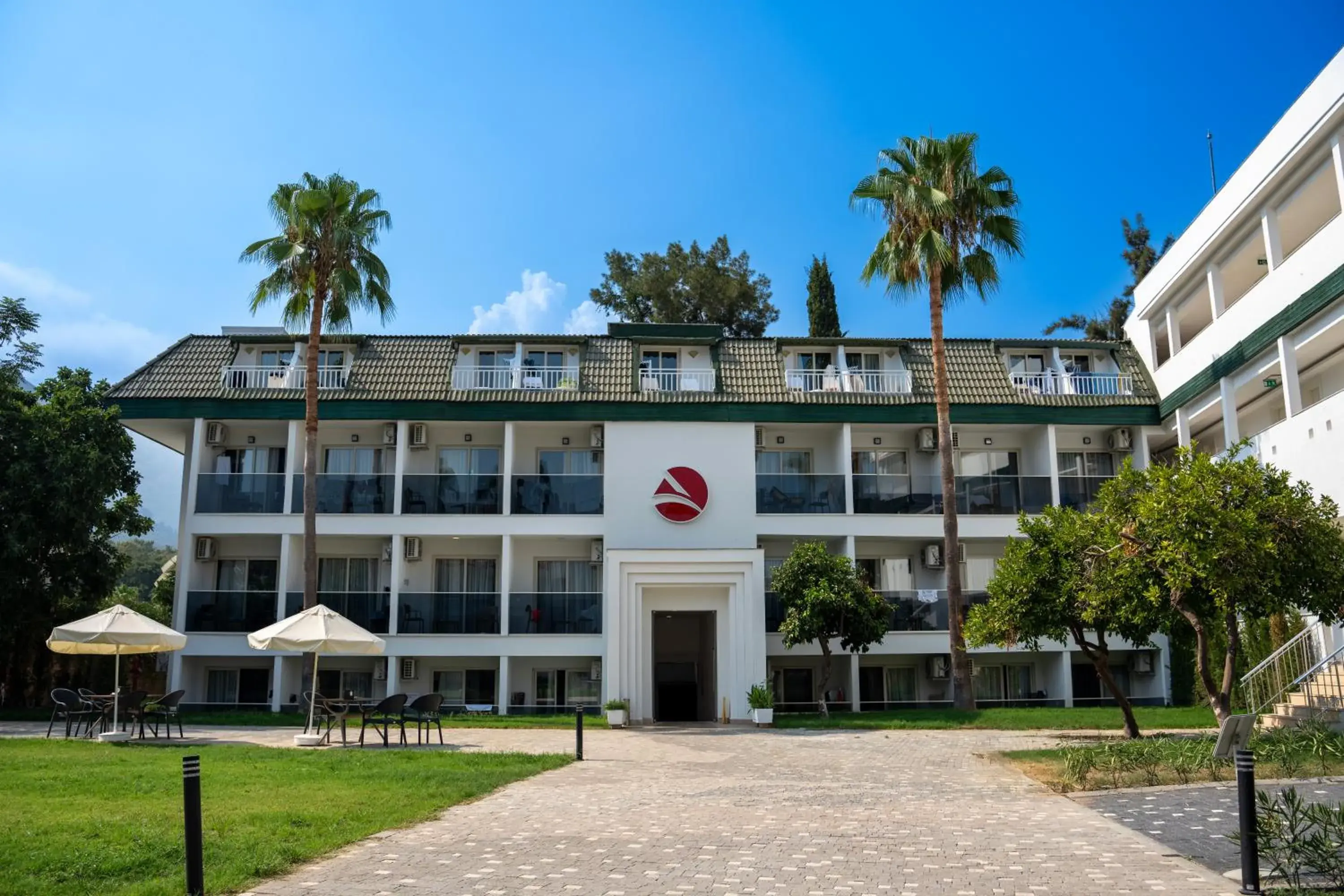 Property building in Armas Gul Beach Property building in Armas Gul Beach