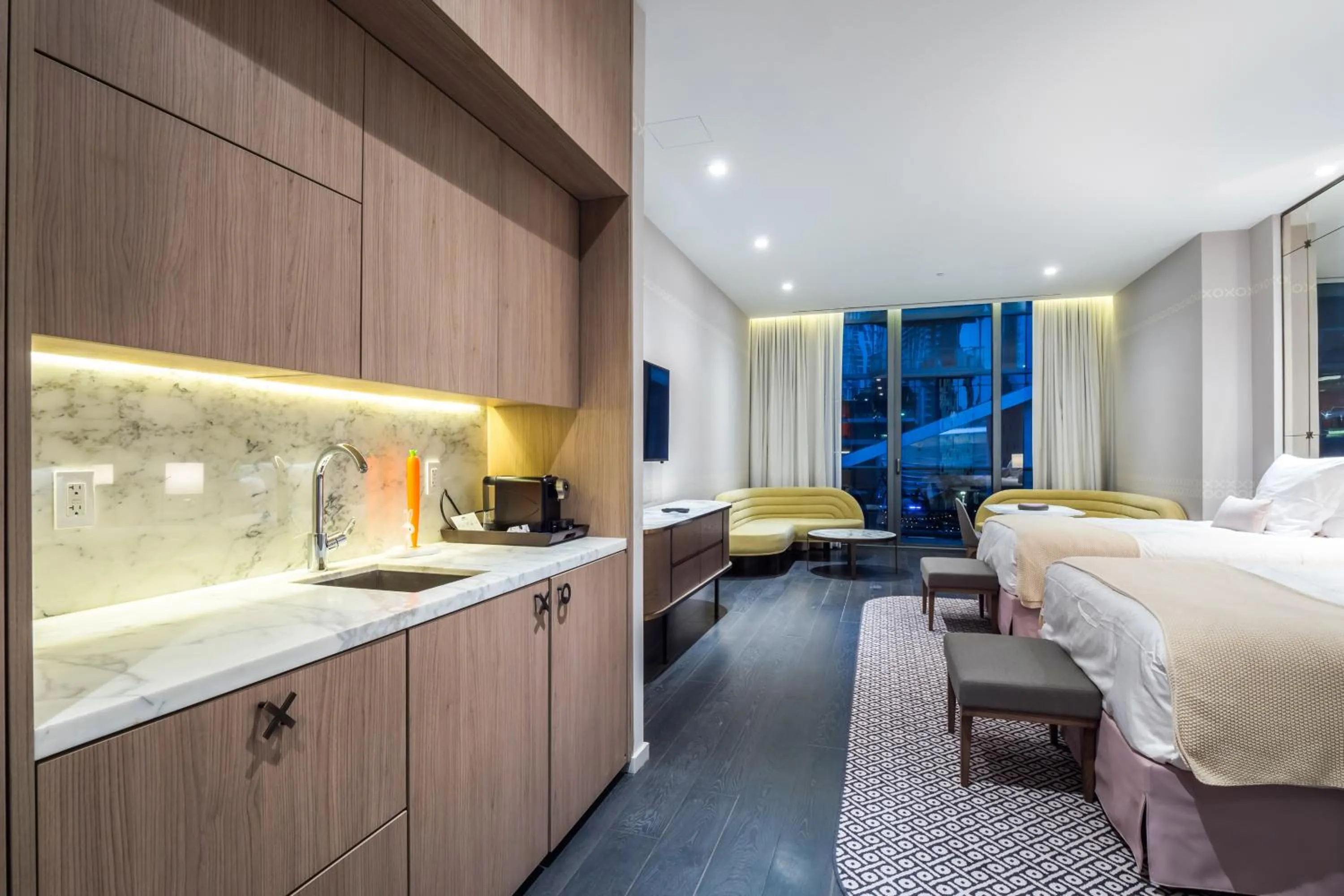 Kitchen or kitchenette, Bed in Suites at SLS Lux Brickell managed by CE