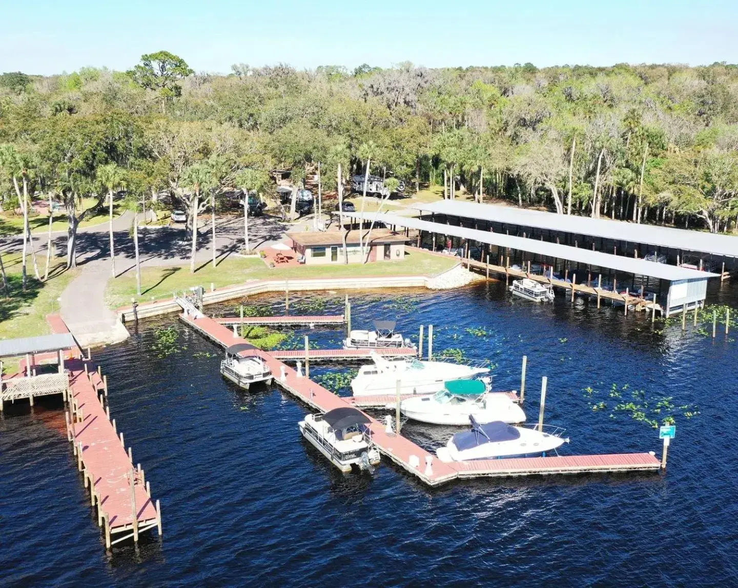 Property building in Tropical Marina & Resort on Lake Beresford Property building in Tropical Marina & Resort on Lake Beresford