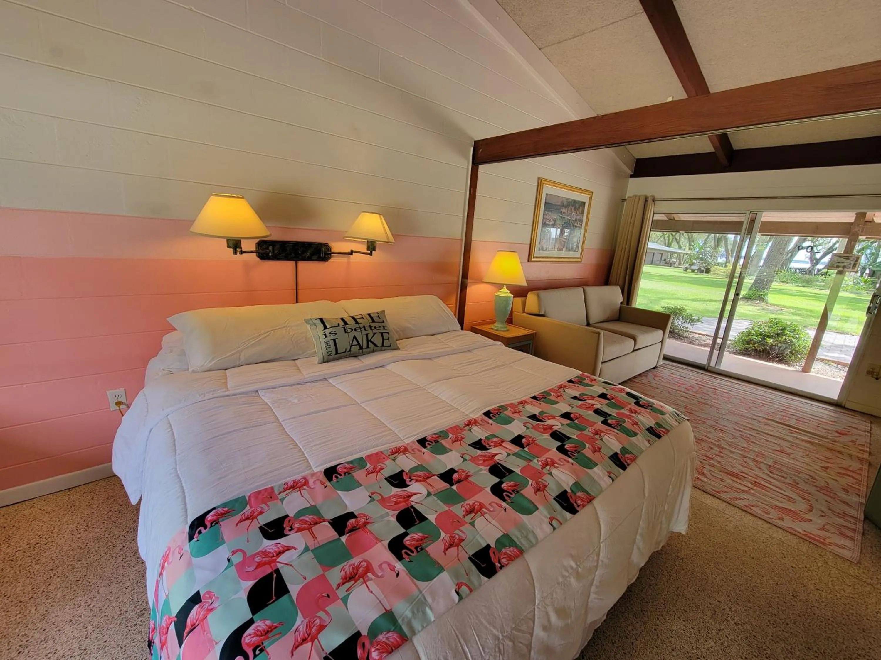 Deluxe Double or Twin Room in Tropical Marina & Resort on Lake Beresford