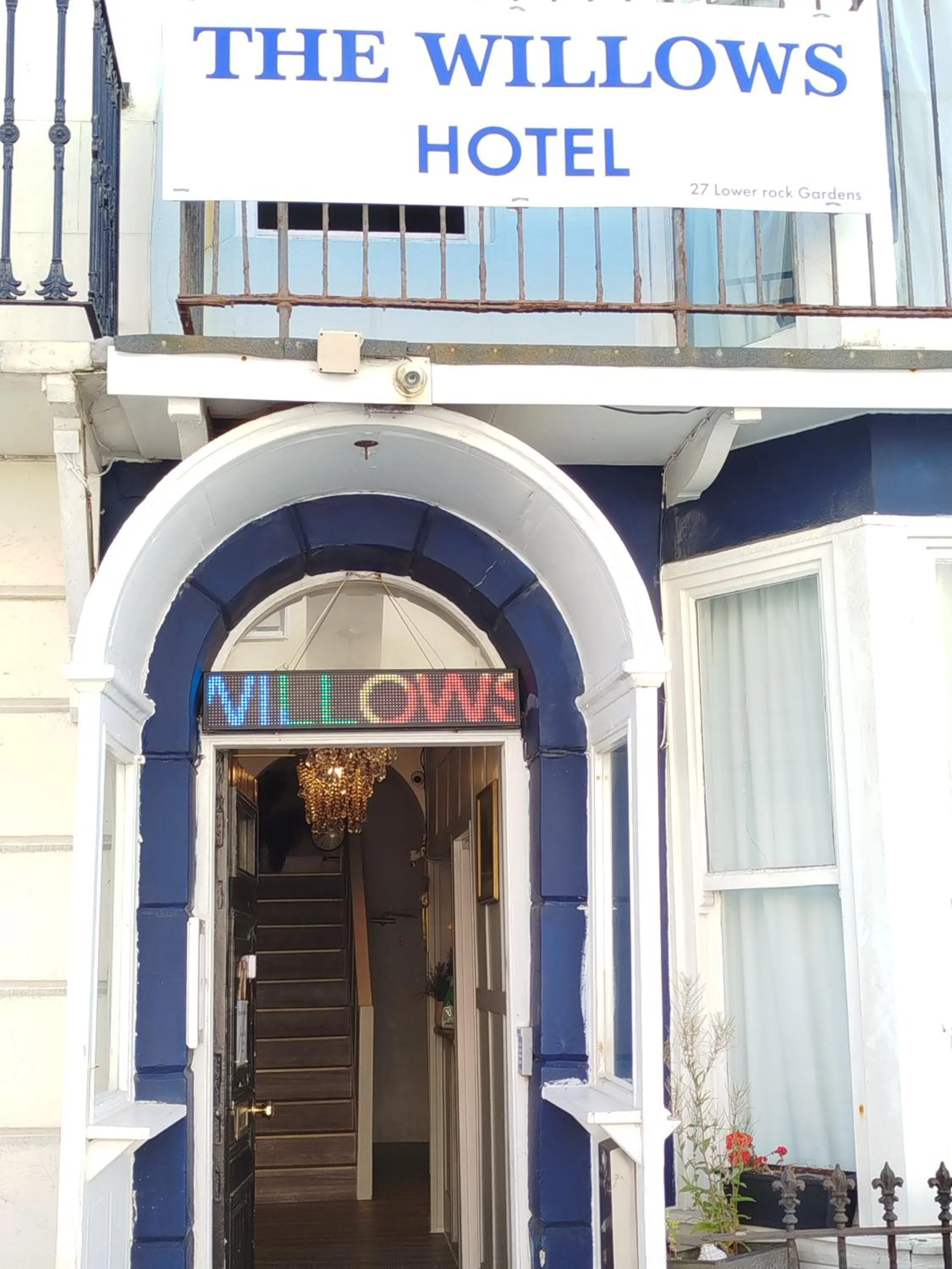 Facade/entrance in The Willows