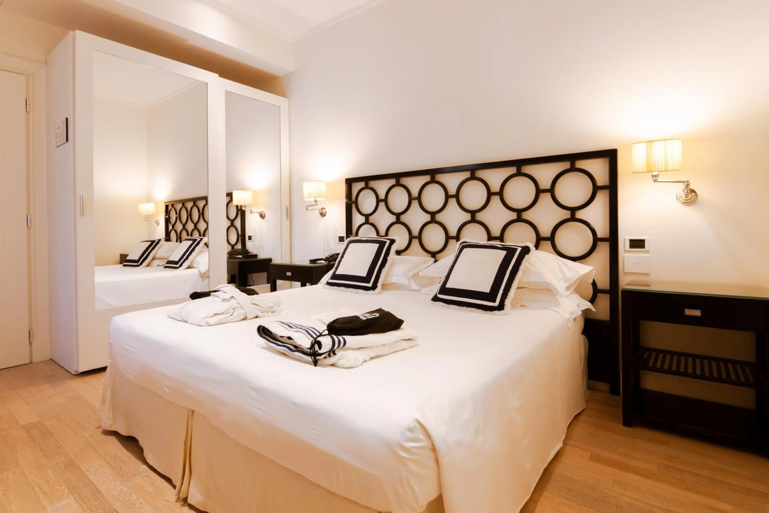 Bedroom, Bed in California Park Hotel