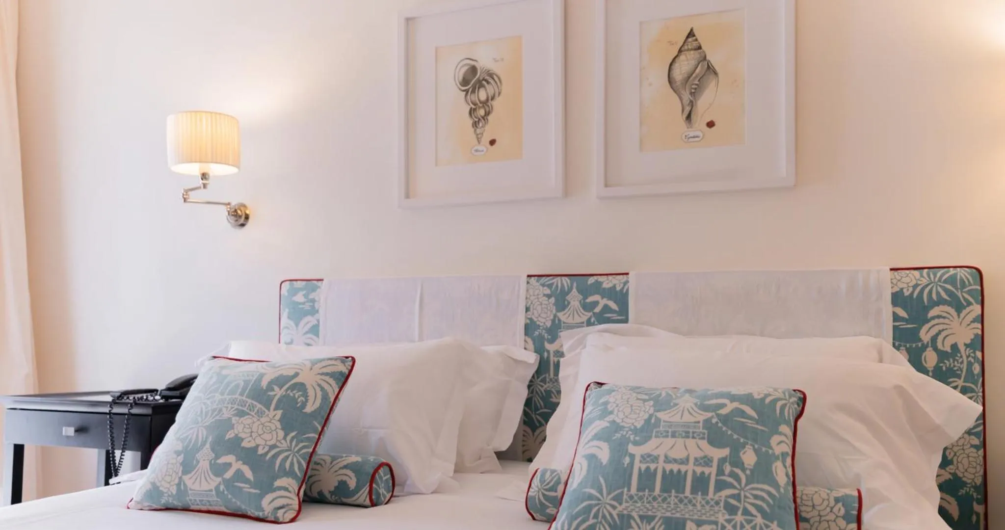 Decorative detail, Bed in California Park Hotel