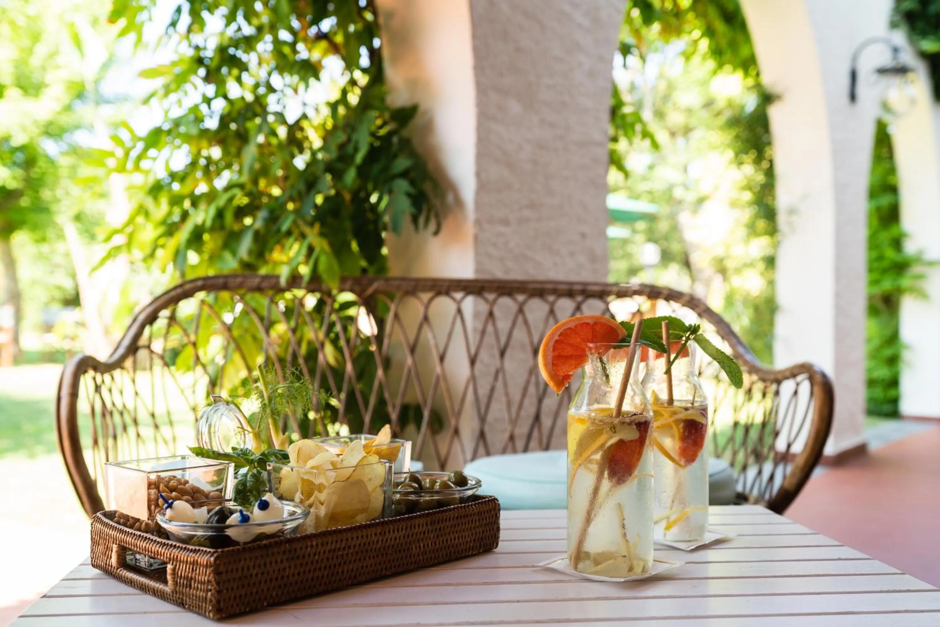 Food and drinks in California Park Hotel