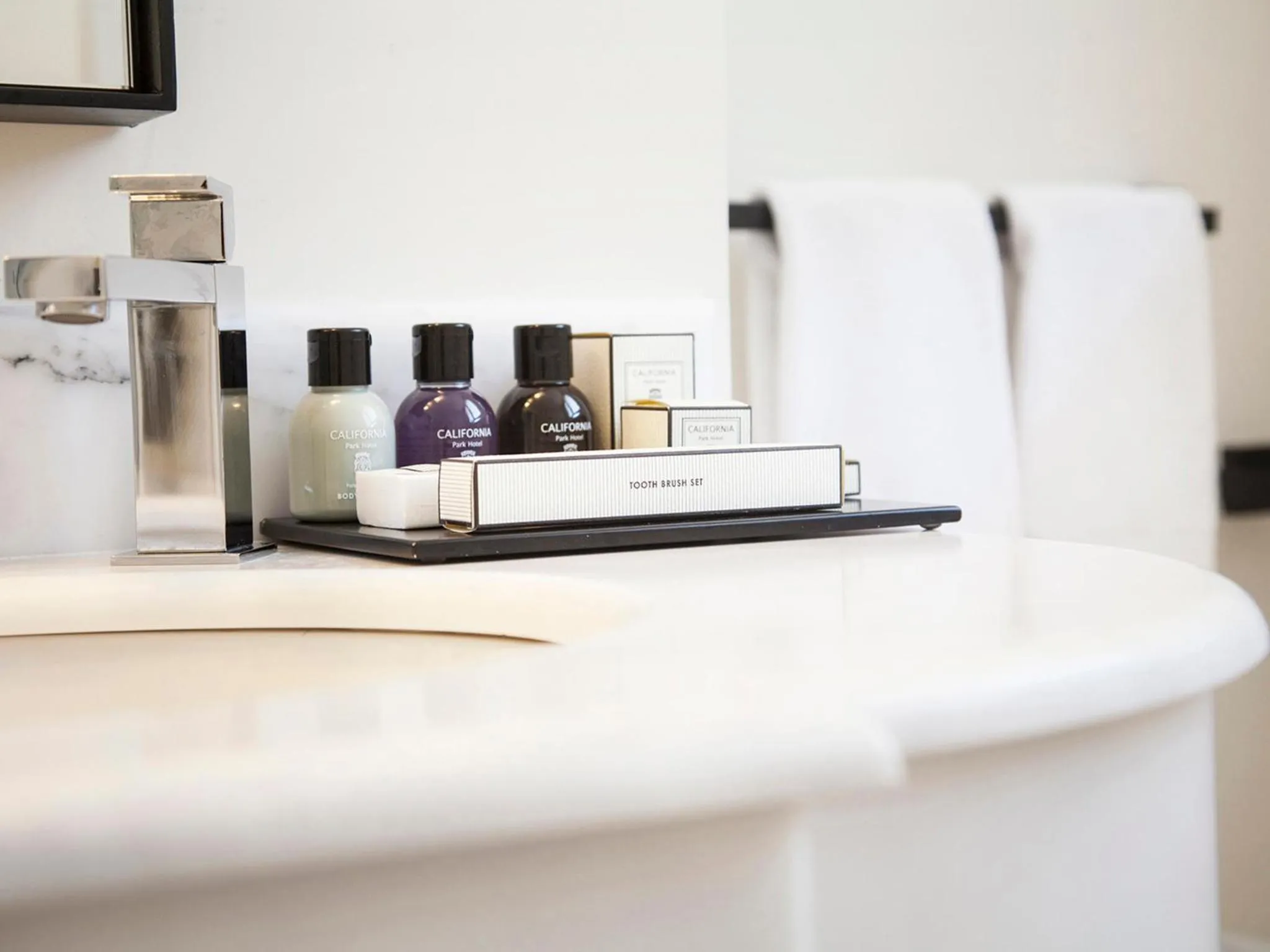 Bathroom in California Park Hotel