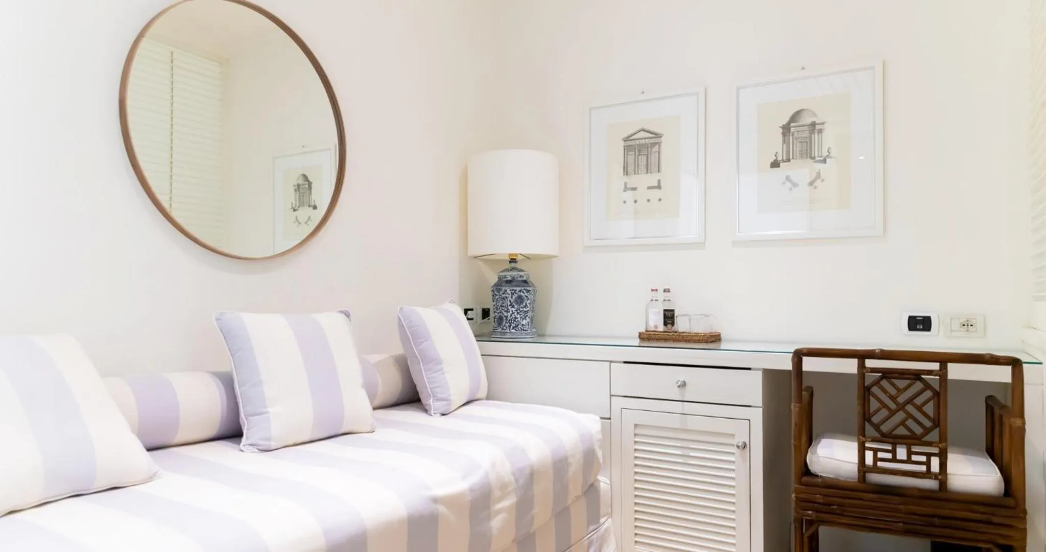 Decorative detail in California Park Hotel