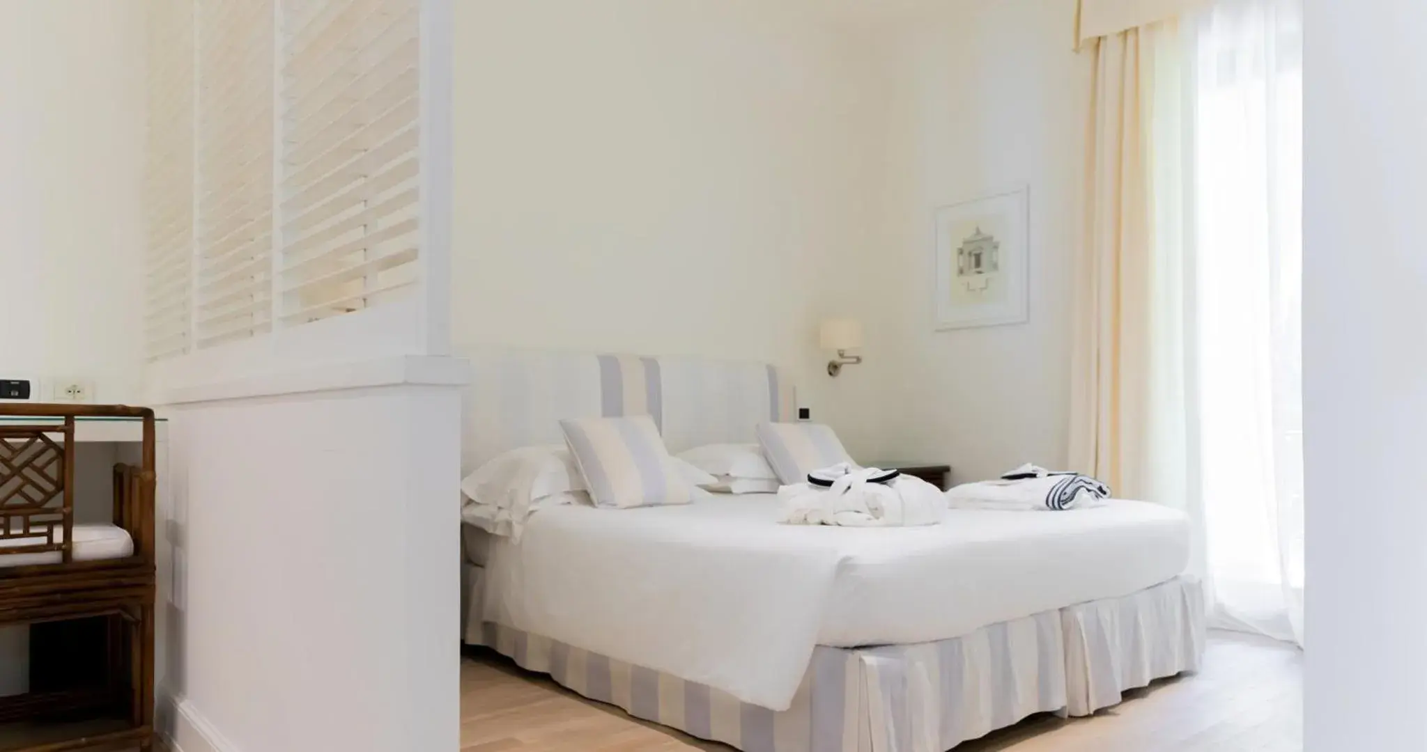 Deluxe Triple Room in California Park Hotel Deluxe Triple Room in California Park Hotel