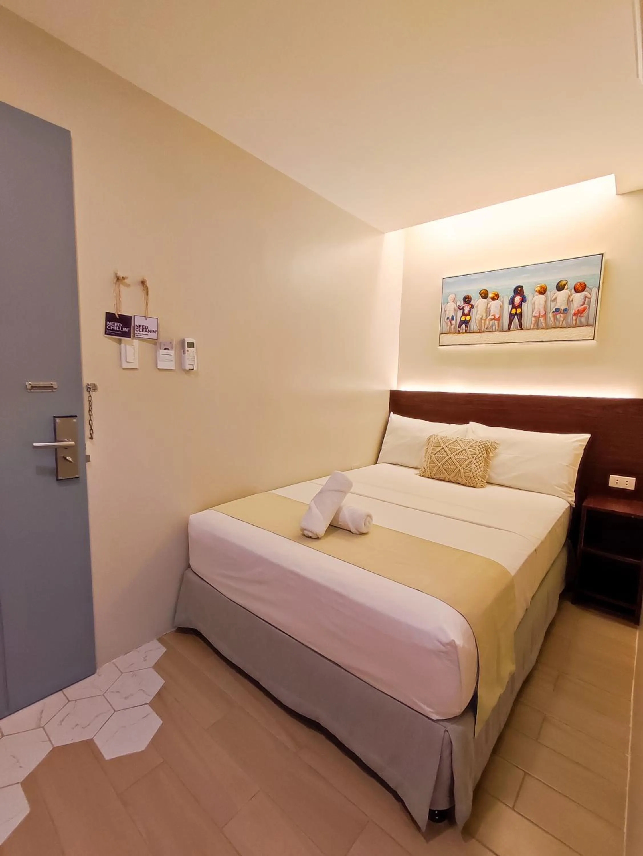 Bed in Hotel Simone Kalibo