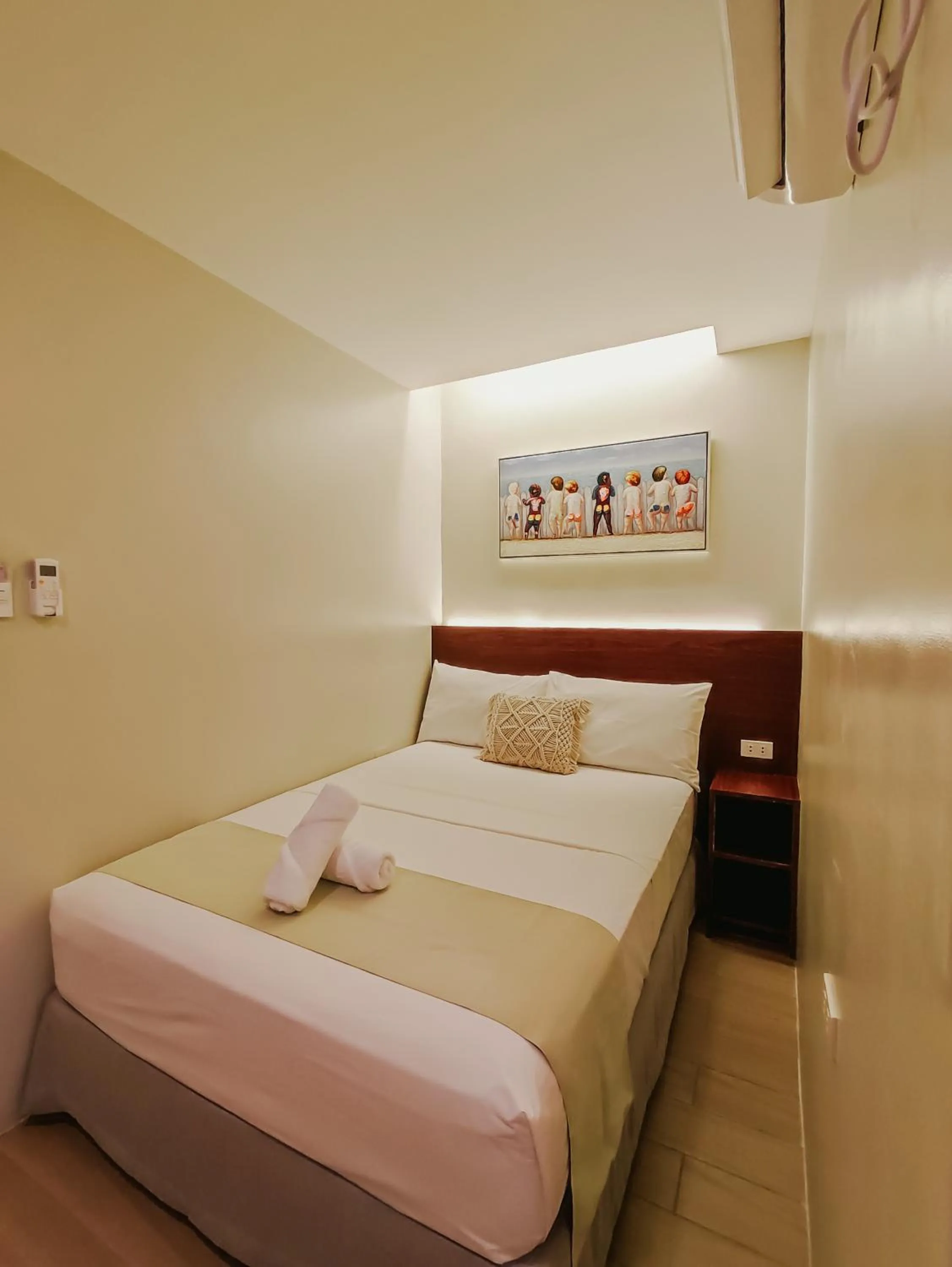 Bed in Hotel Simone Kalibo