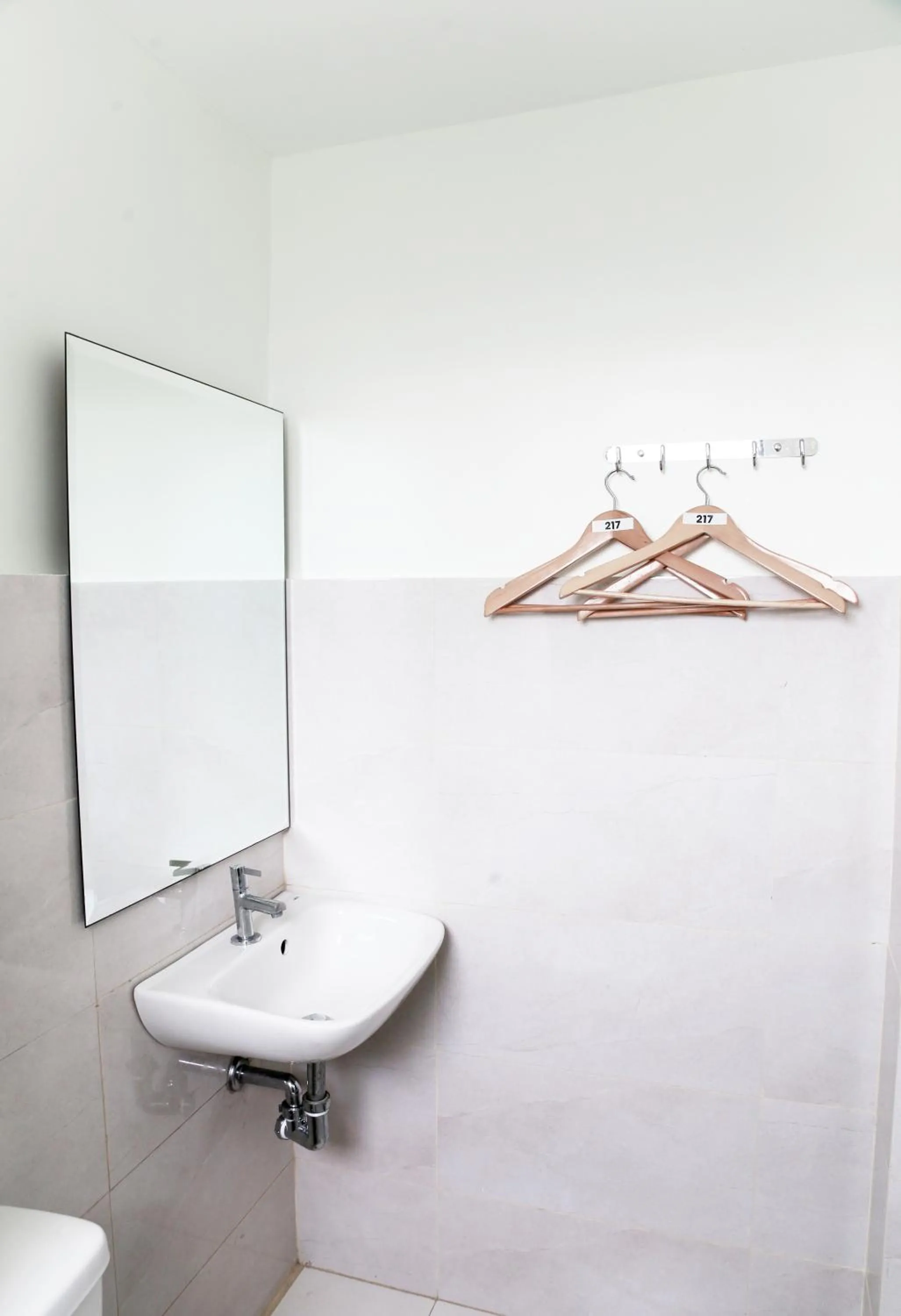 Bathroom in Travelbee Airport Inn