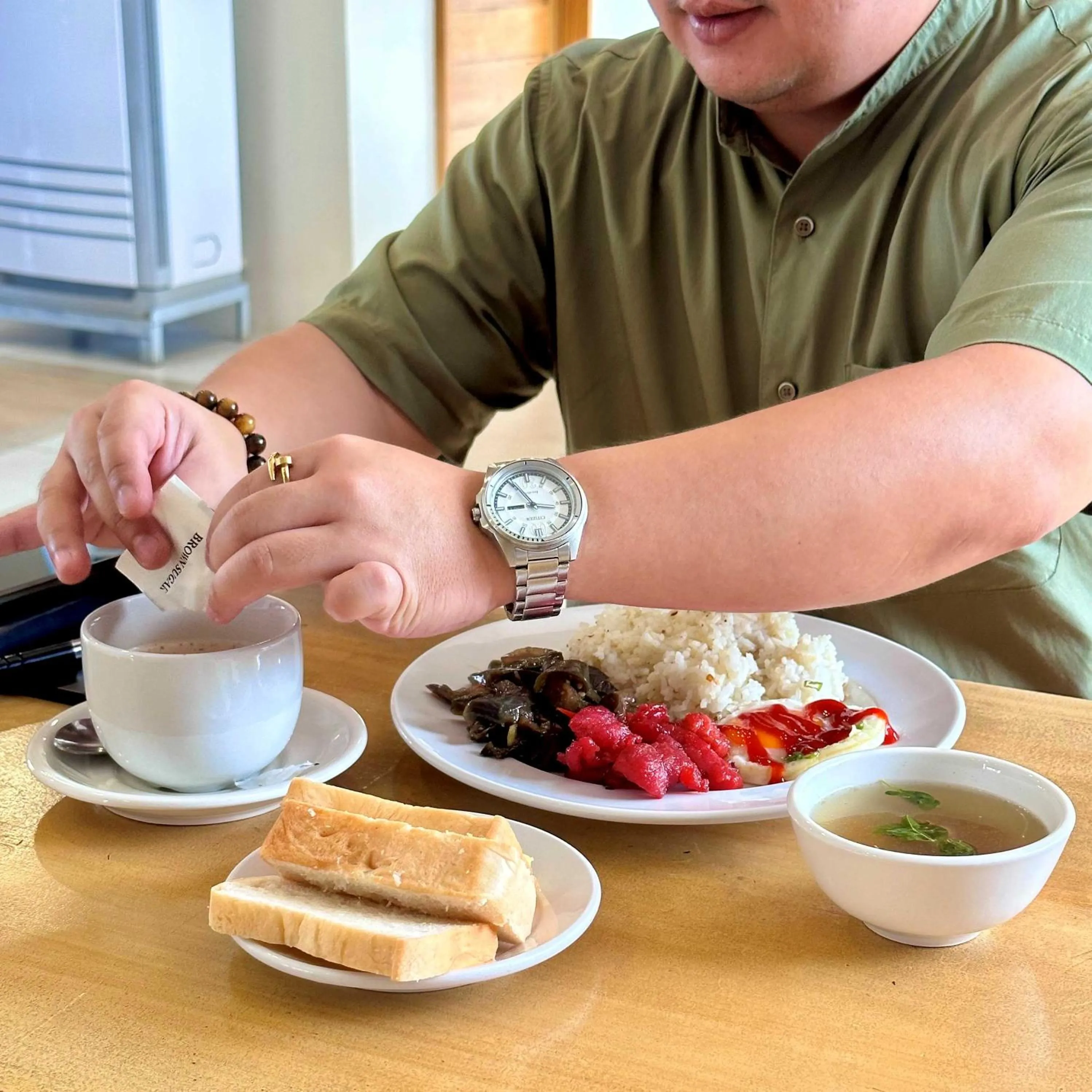 Food and drinks in Travelbee Airport Inn