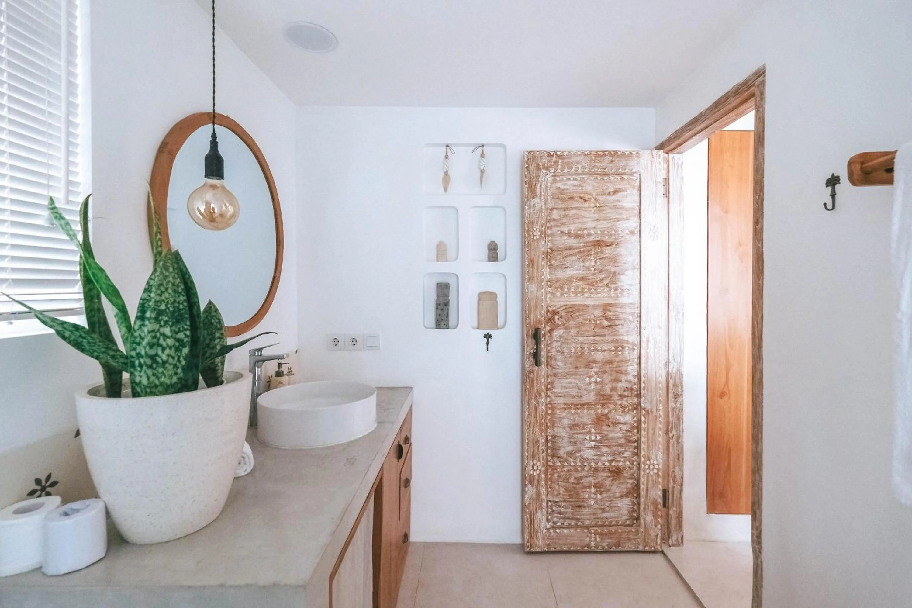 Shower in Sun & Moon Villa