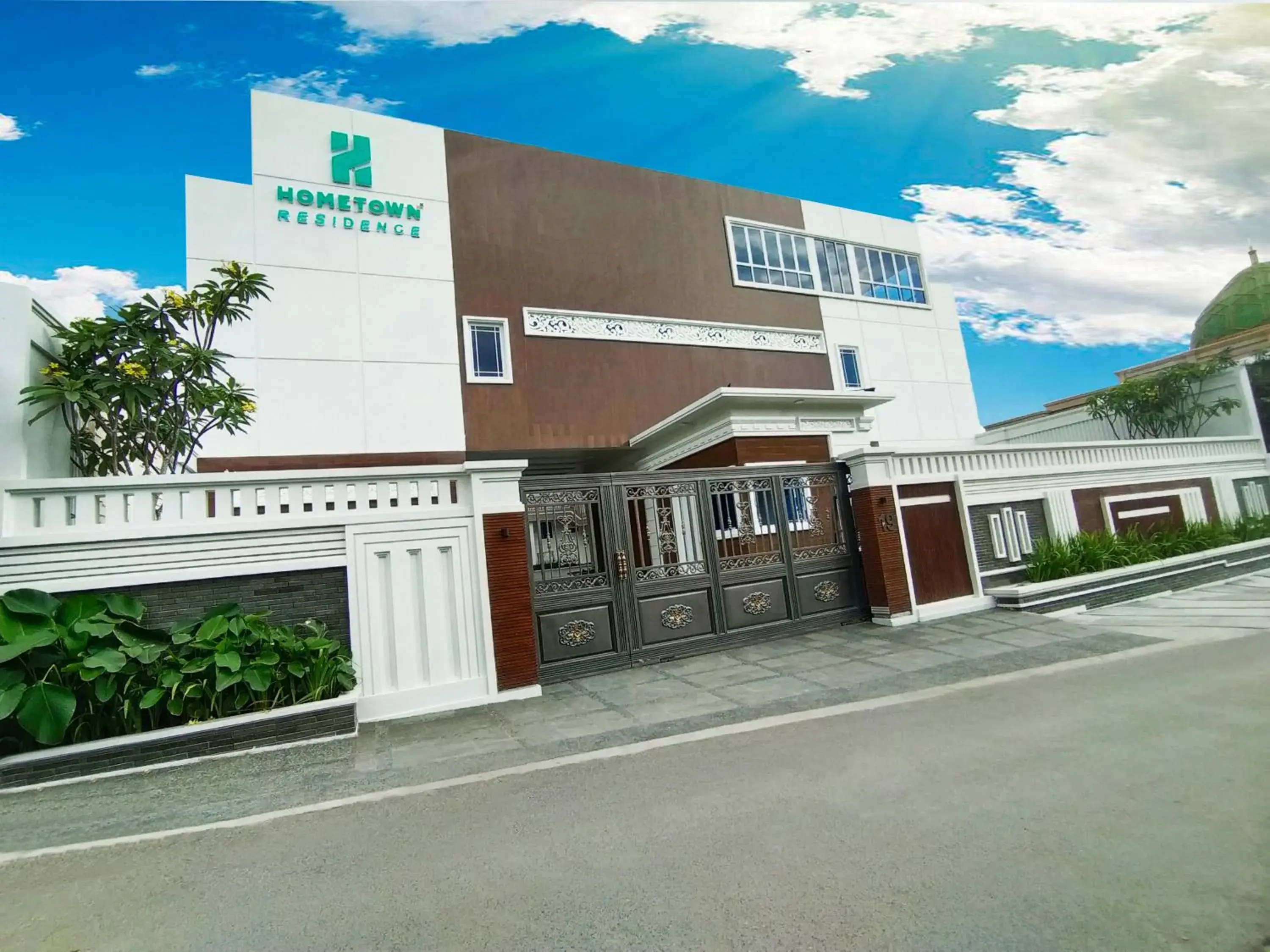 Facade/entrance in Hometown Residence Facade/entrance in Hometown Residence