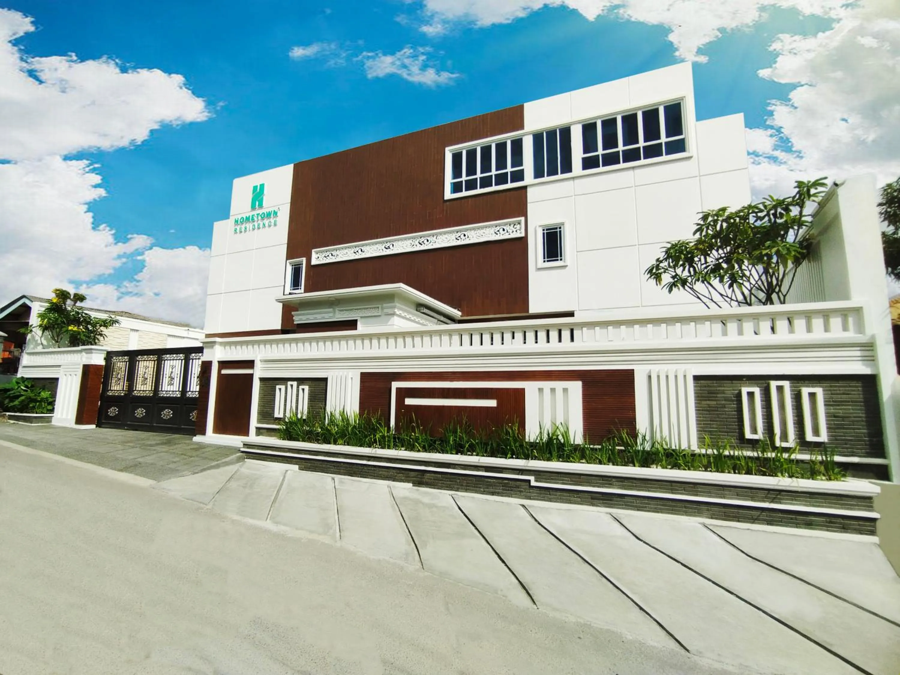 Facade/entrance in Hometown Residence