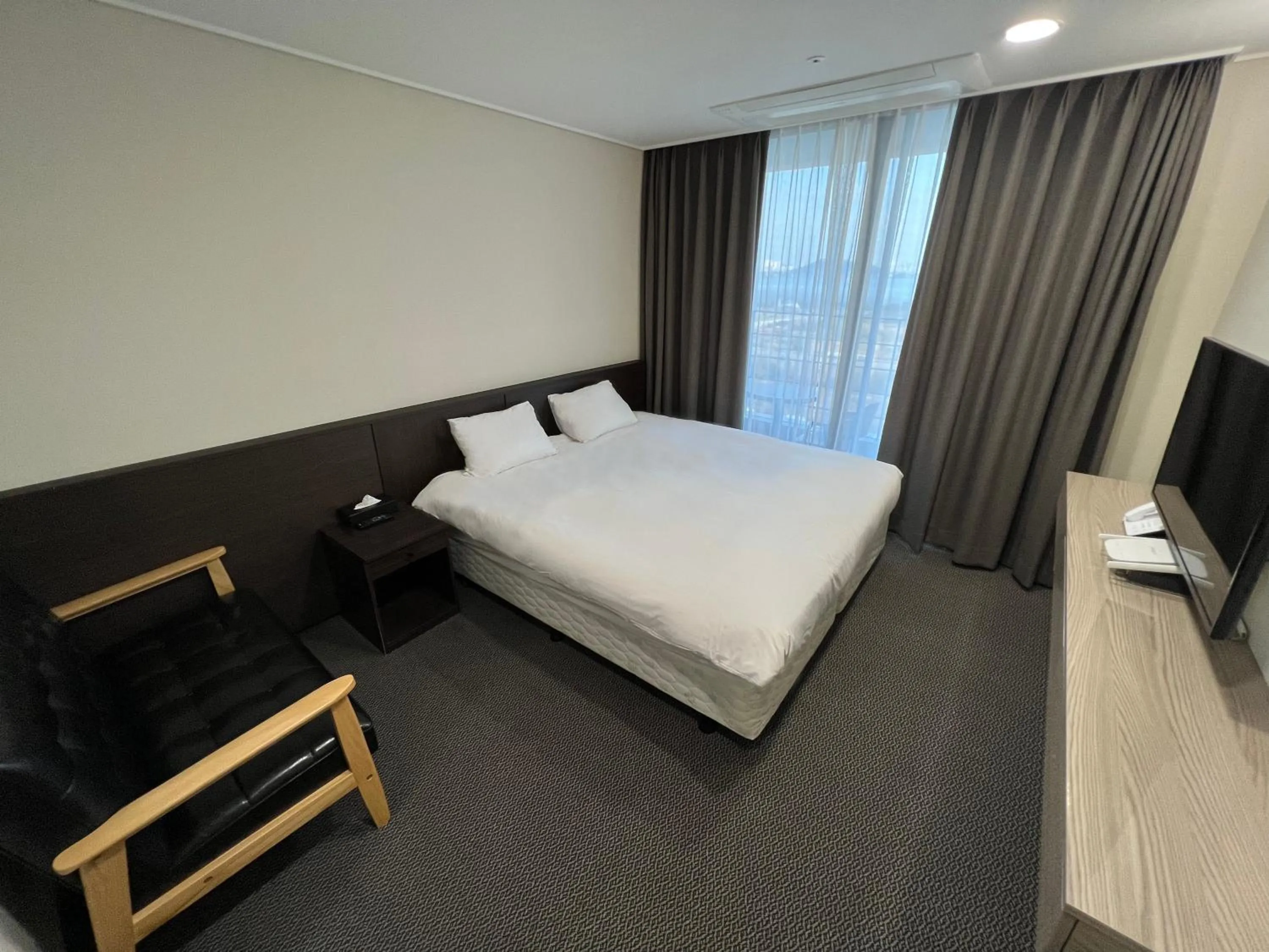 Photo of the whole room, Bed in Incheon Rivieraverium Hotel