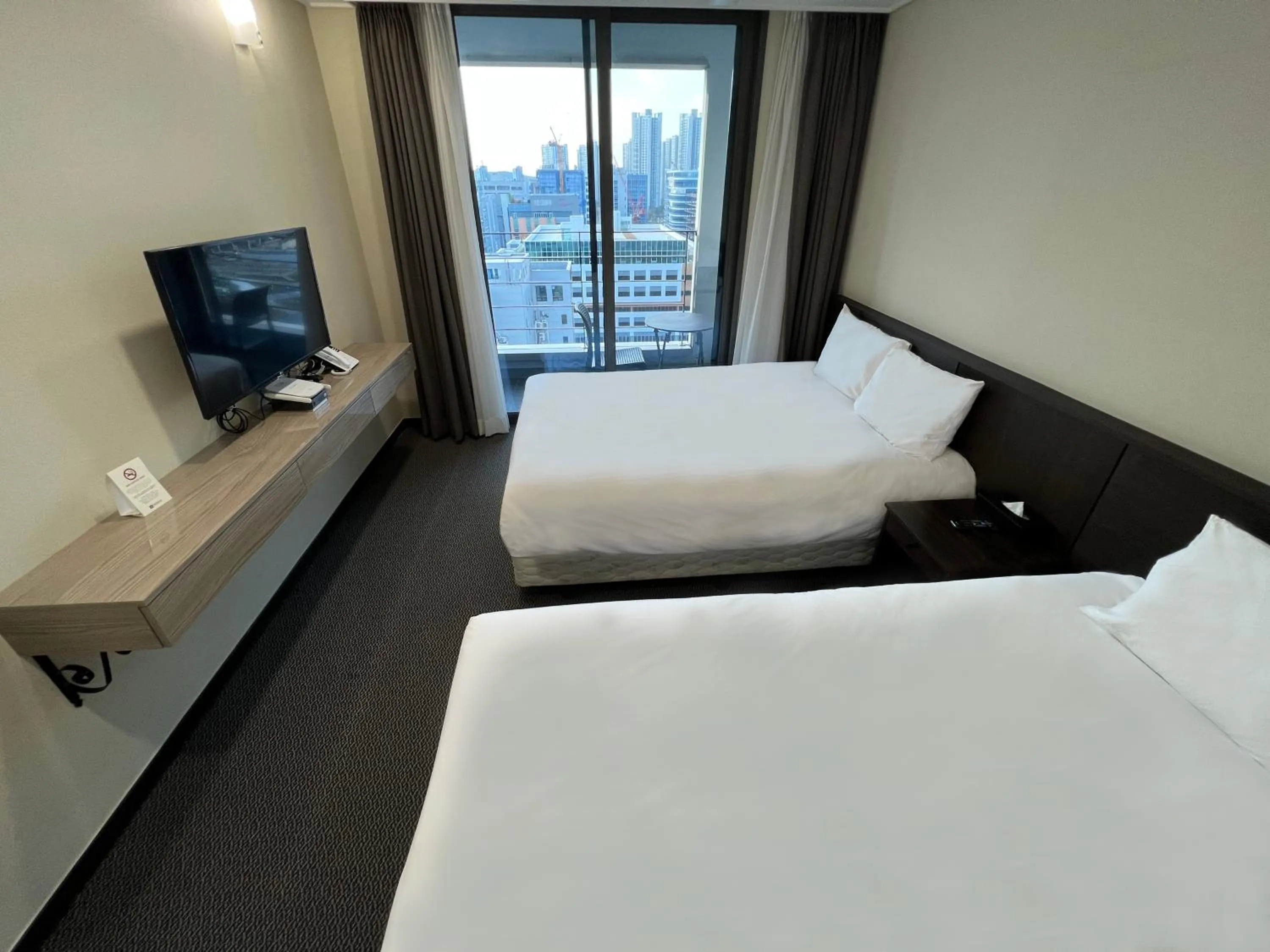 City view, Bed in Incheon Rivieraverium Hotel