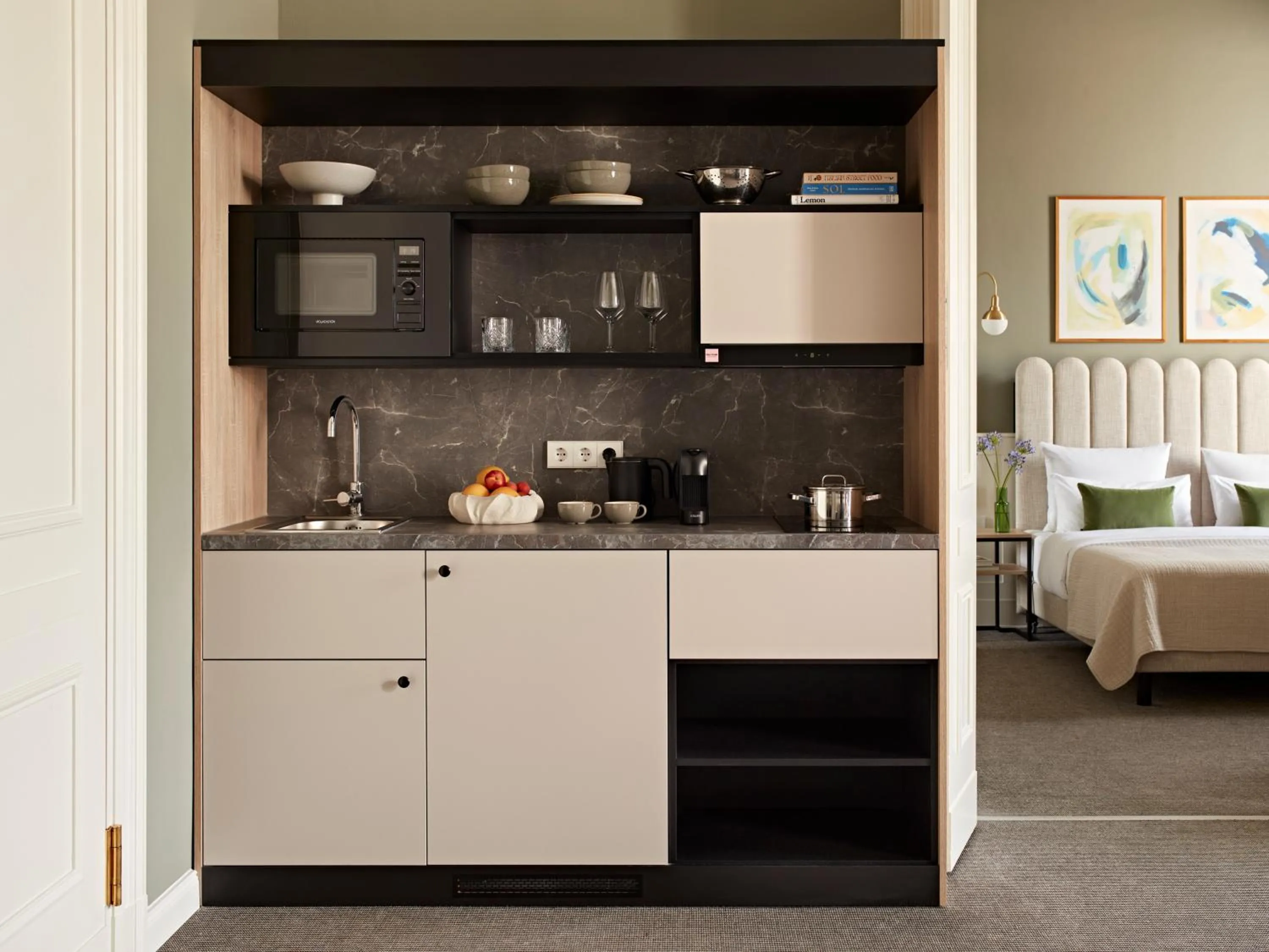 kitchen, Bed in Numa Berlin Arc