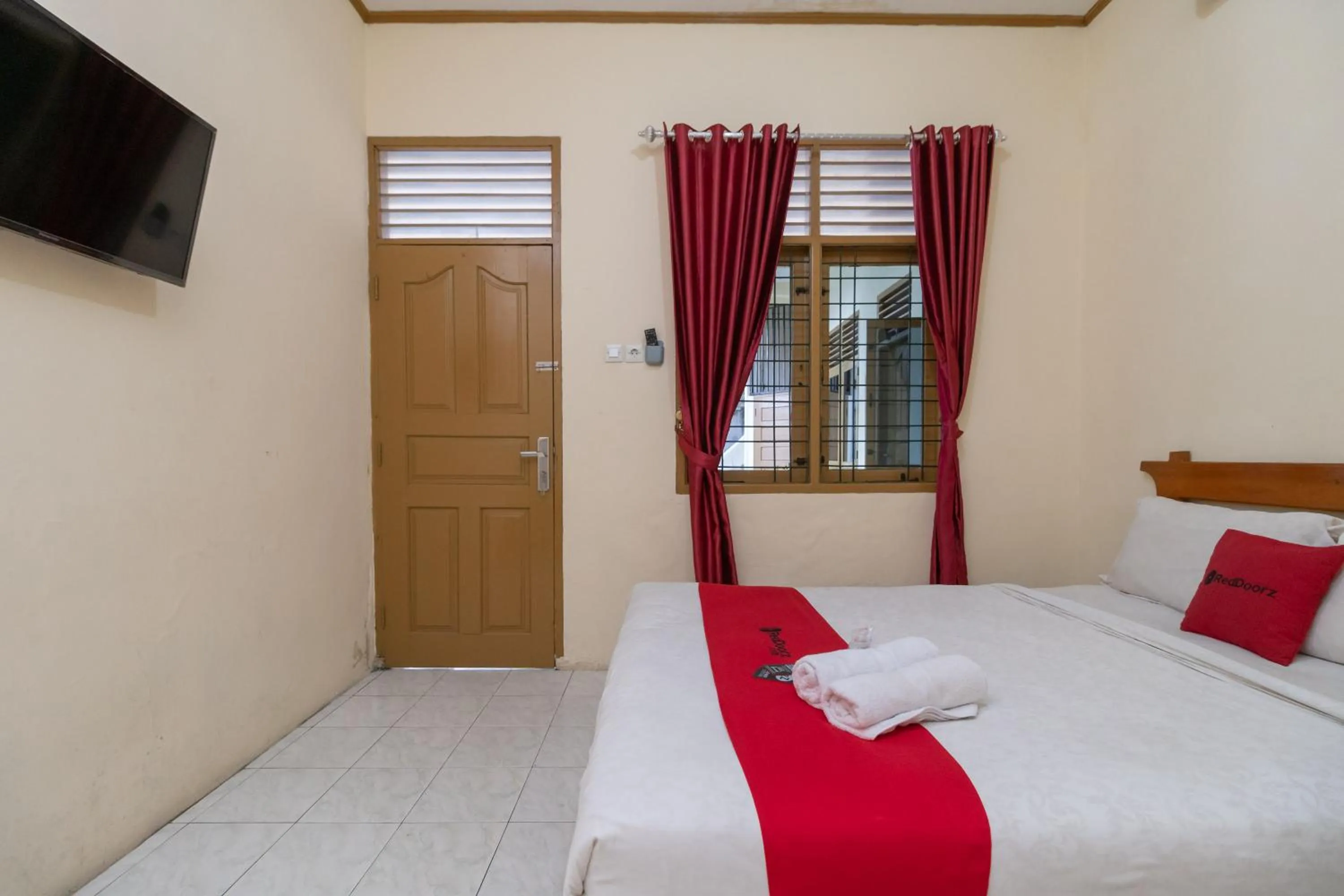 Bed in RedDoorz near RS Awal Bros Sudirman Pekanbaru