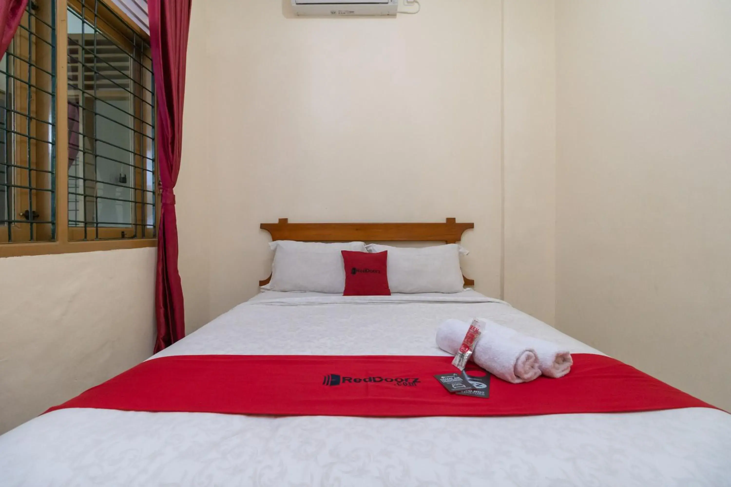 Bed in RedDoorz near RS Awal Bros Sudirman Pekanbaru Bed in RedDoorz near RS Awal Bros Sudirman Pekanbaru