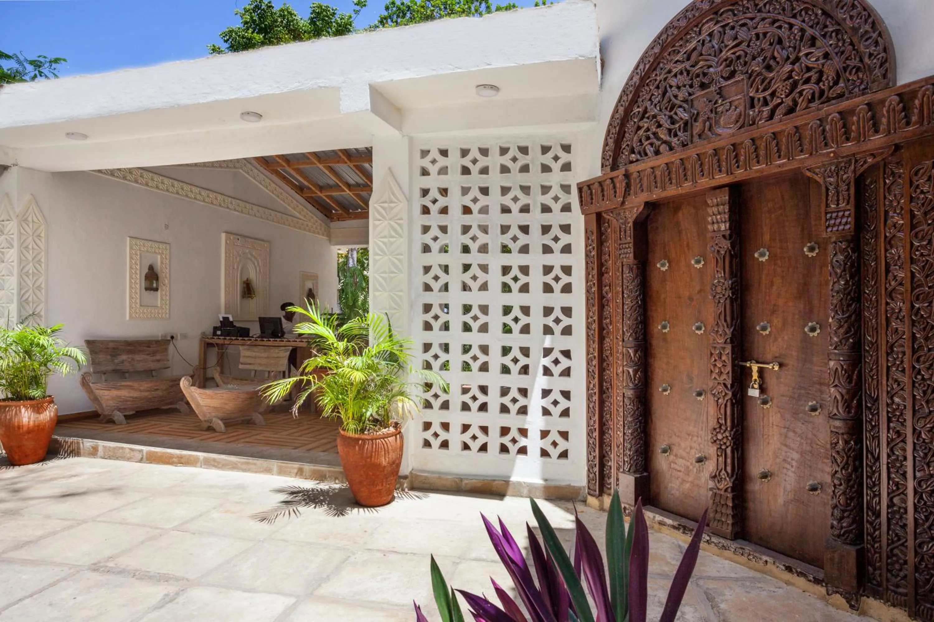 Facade/entrance in Blue Marlin Beach Hotel