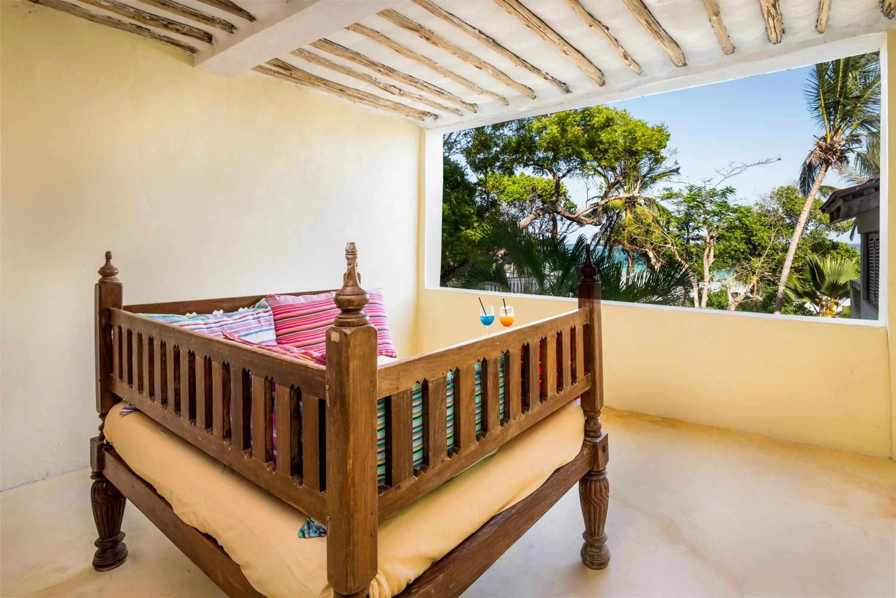 Balcony/Terrace, Bed in Blue Marlin Beach Hotel