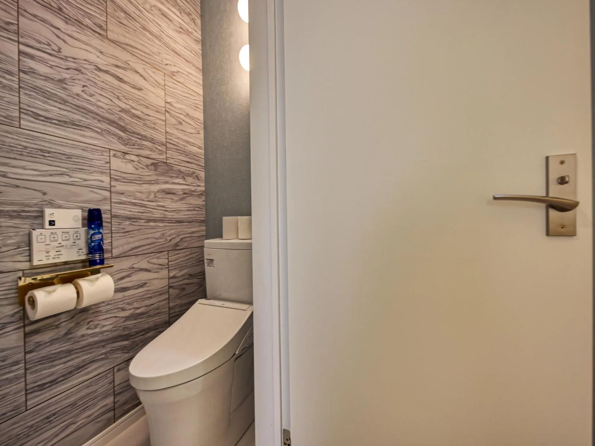 Toilet in Mt.Fujiグランピングテラス　嶺乃華