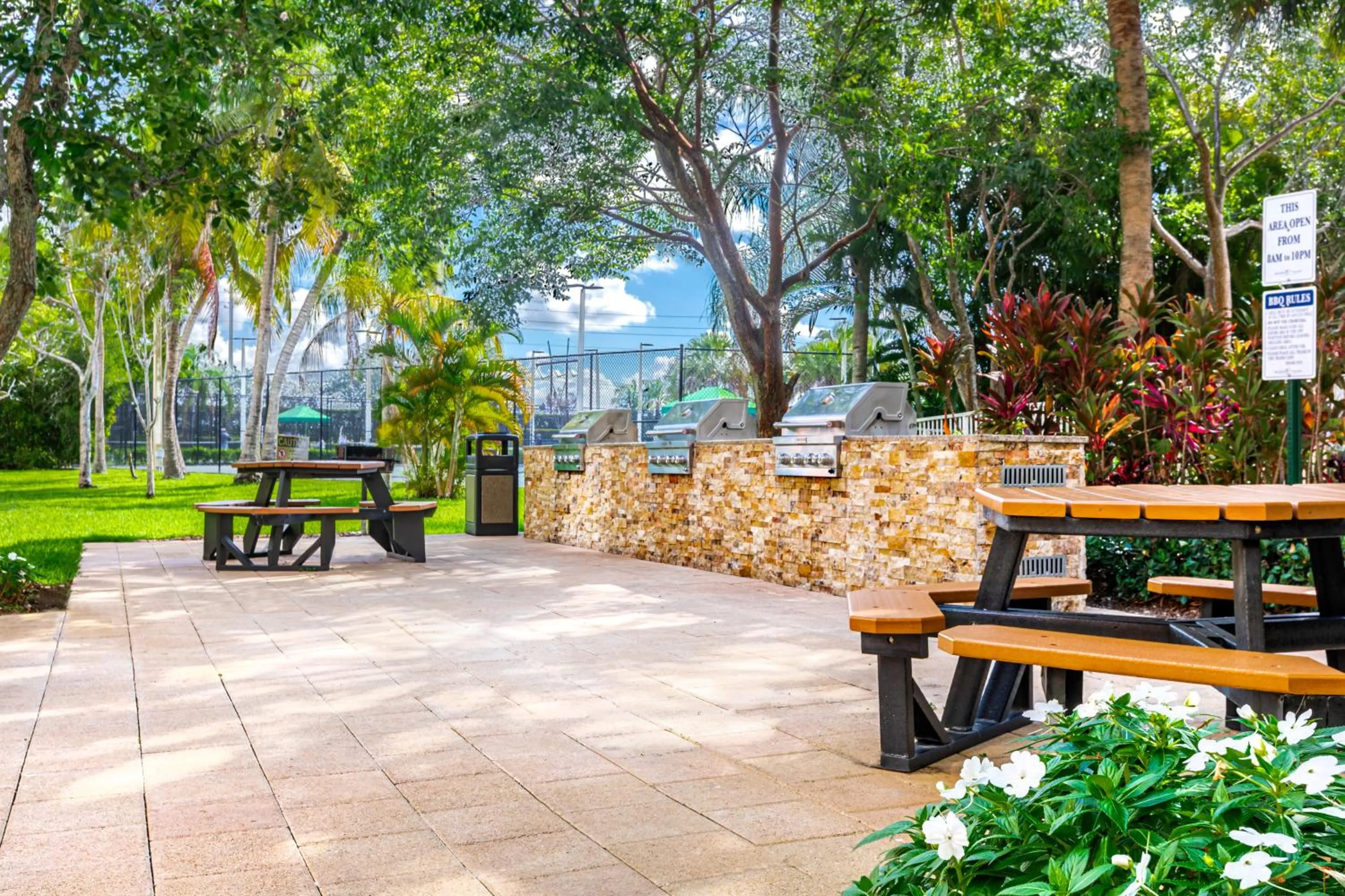 BBQ facilities in Vacation Village at Weston, Fort Lauderdale