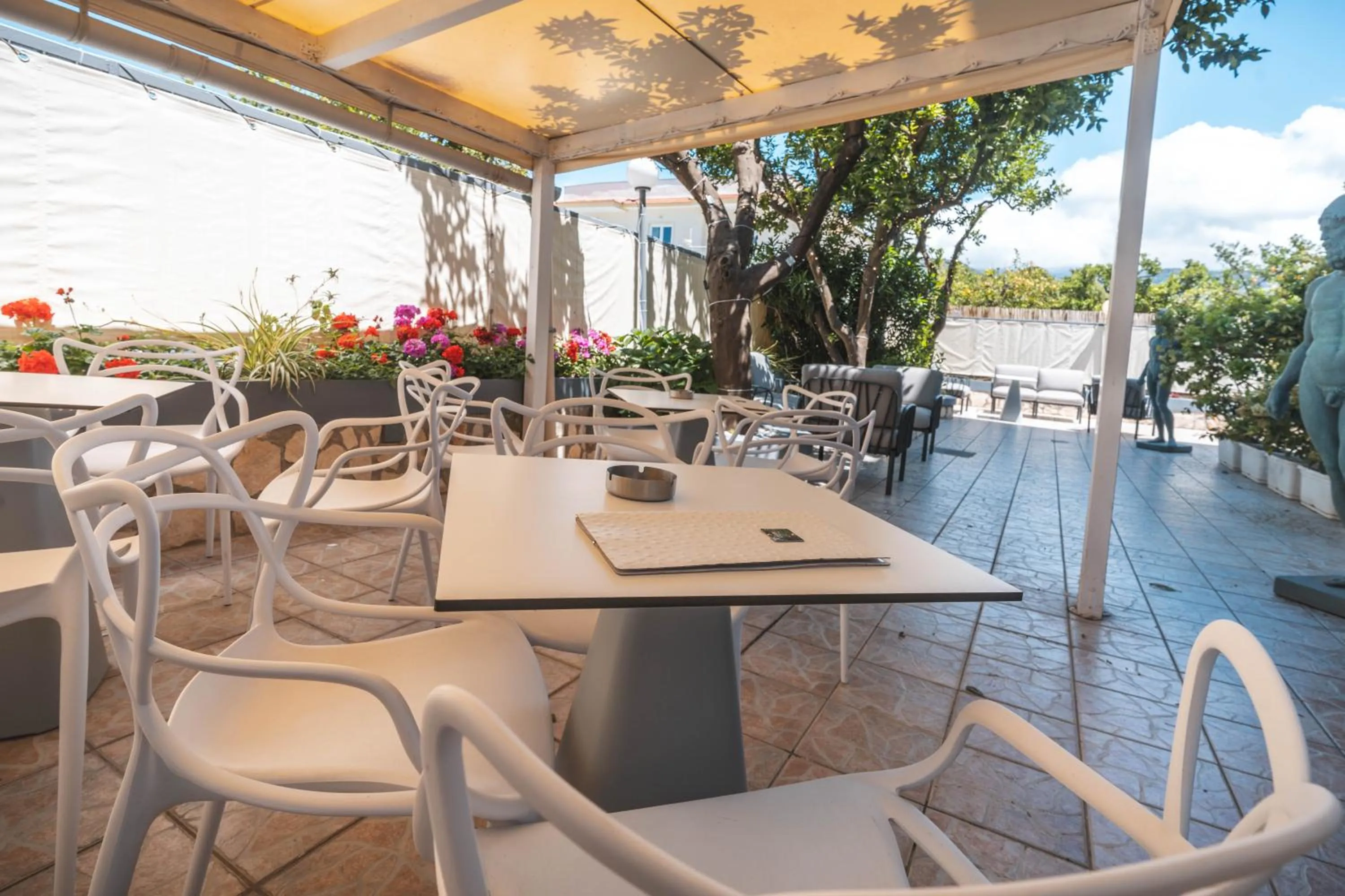 Patio in Hotel La Pergola