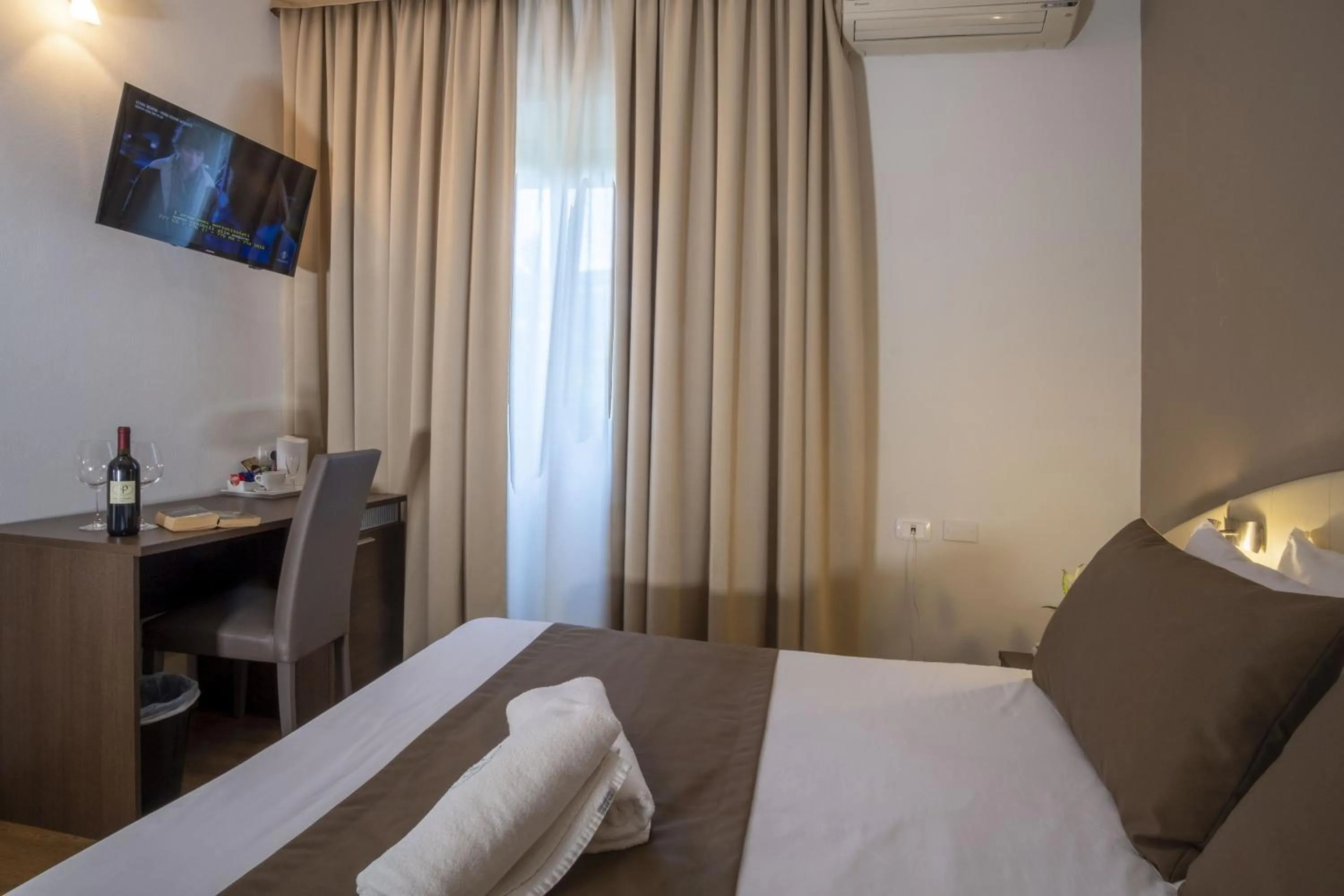 Superior Double or Twin Room with Pool View in Hotel La Pergola