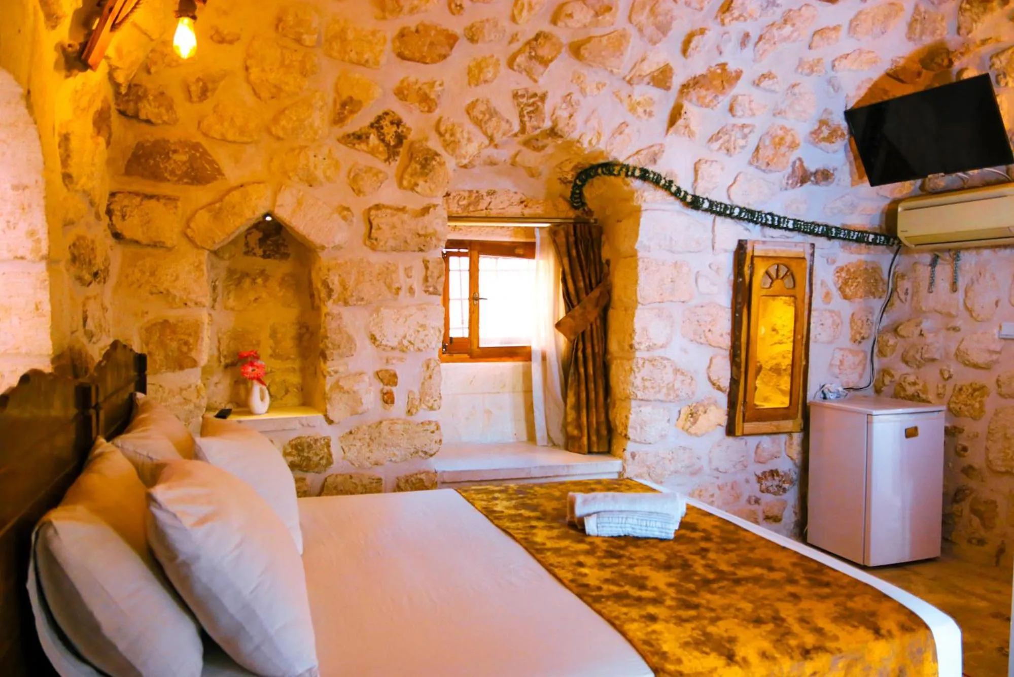 Photo of the whole room, Bed in Mons Masius Hotel Teras