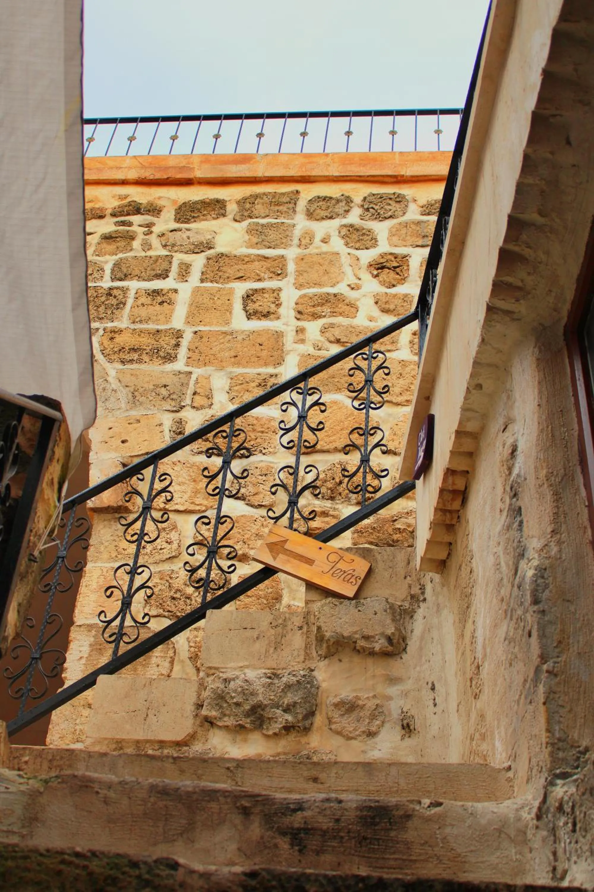 Day in Mons Masius Hotel Teras