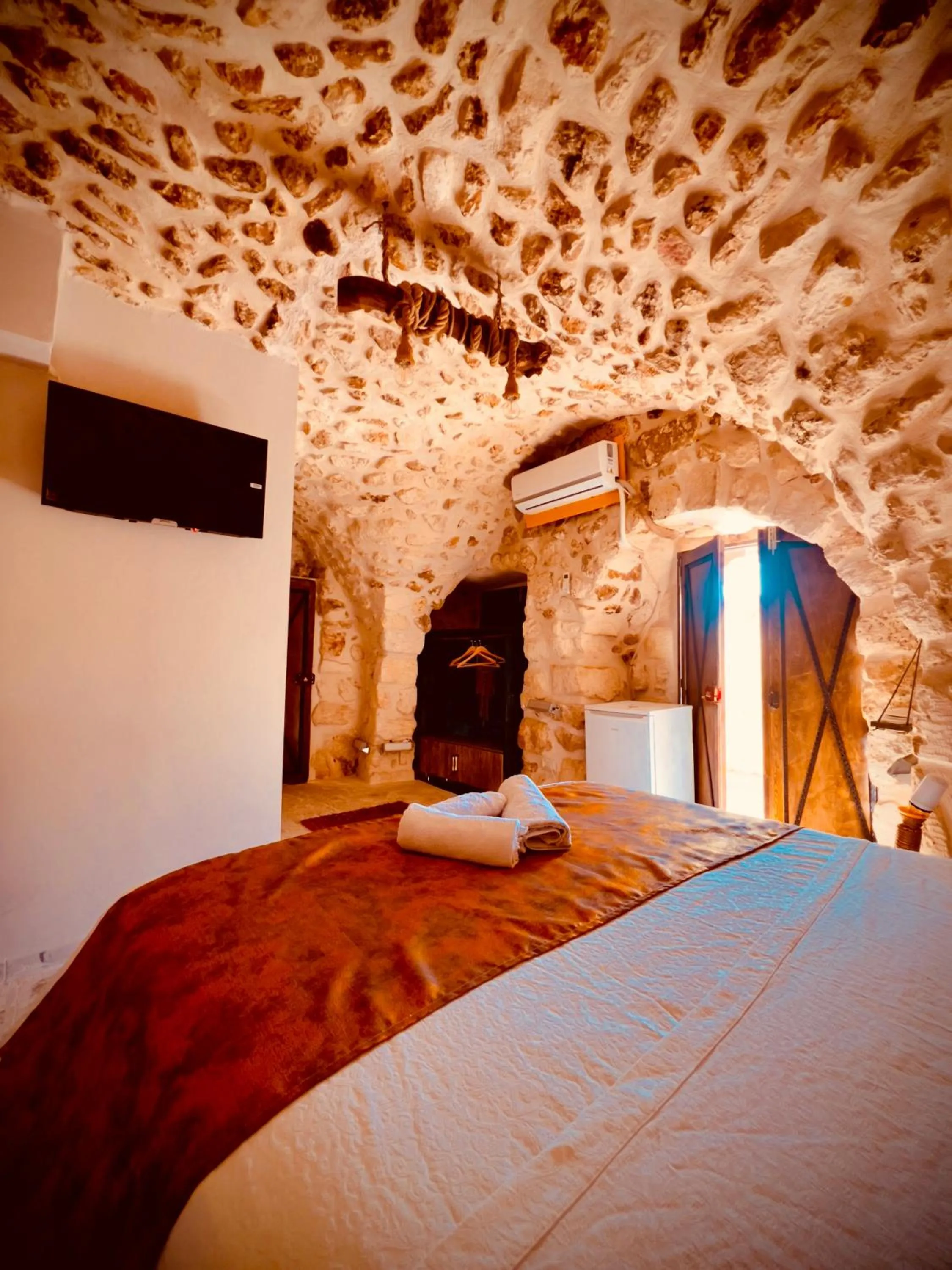 Photo of the whole room, Bed in Mons Masius Hotel Teras