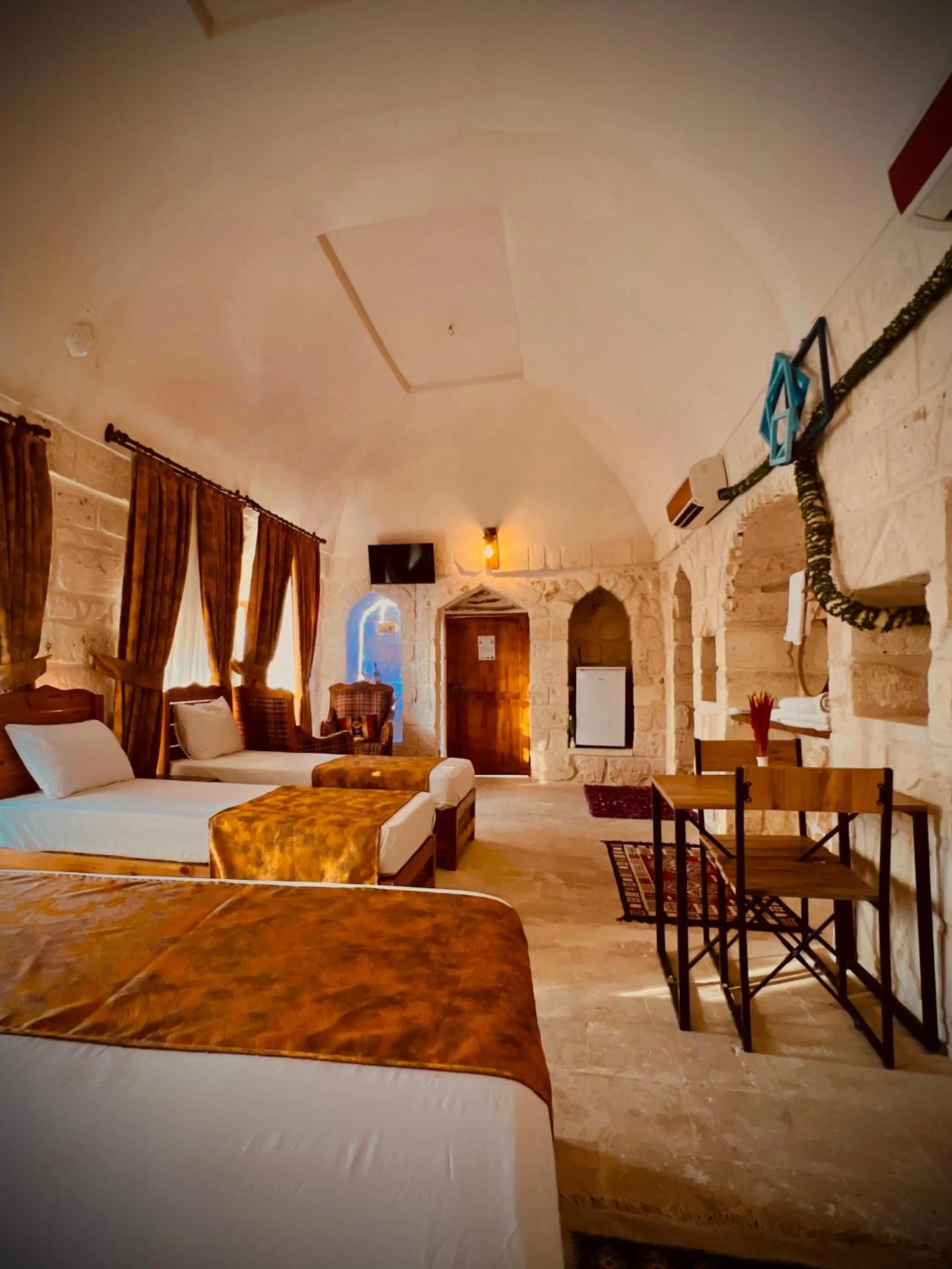 Photo of the whole room, Bed in Mons Masius Hotel Teras