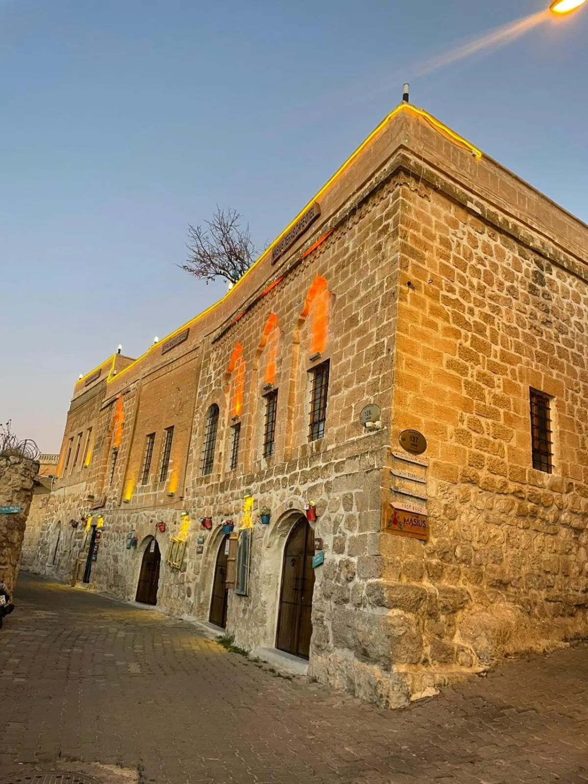 Property building in Mons Masius Hotel Teras