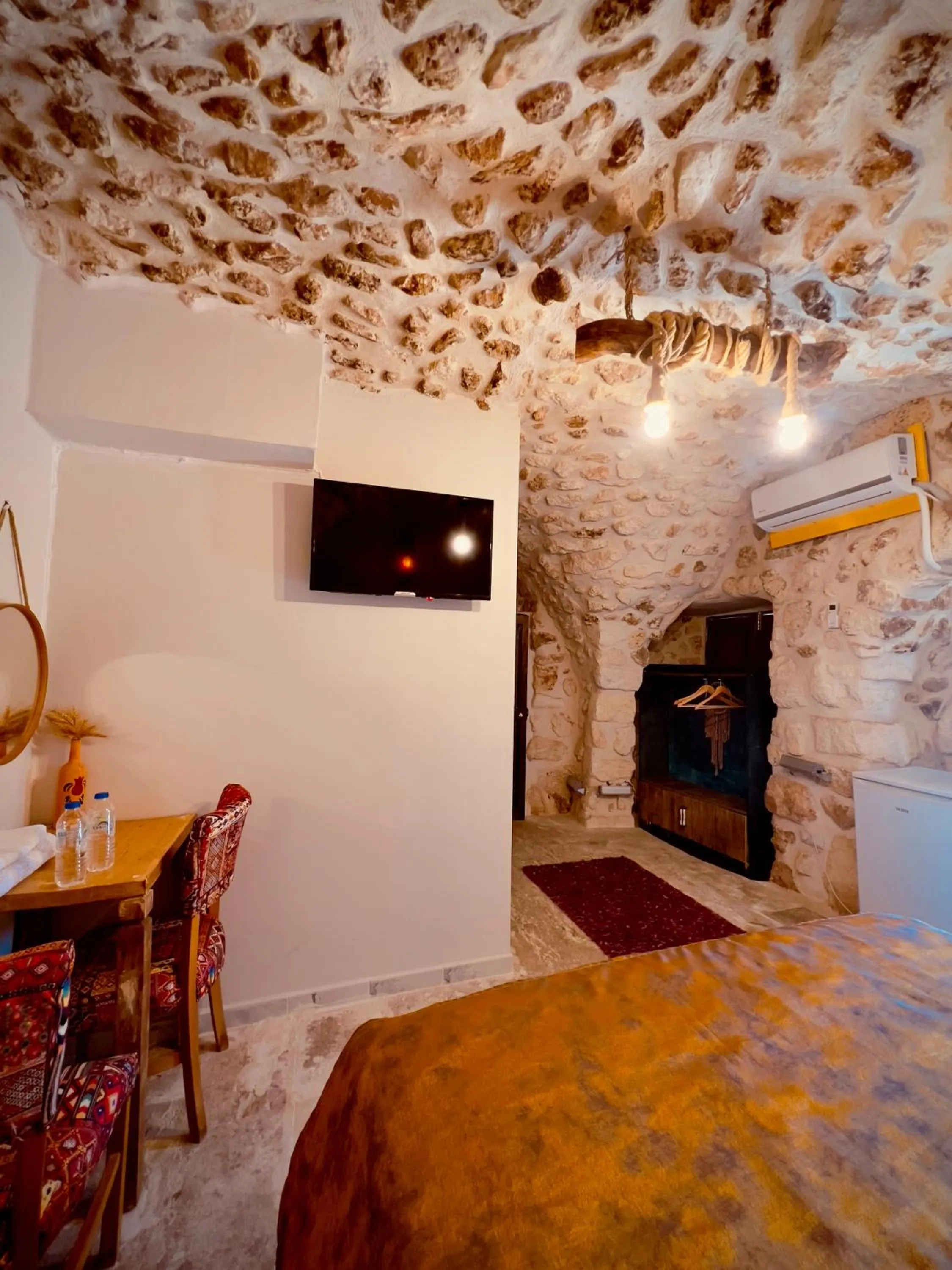 Photo of the whole room, Bed in Mons Masius Hotel Teras