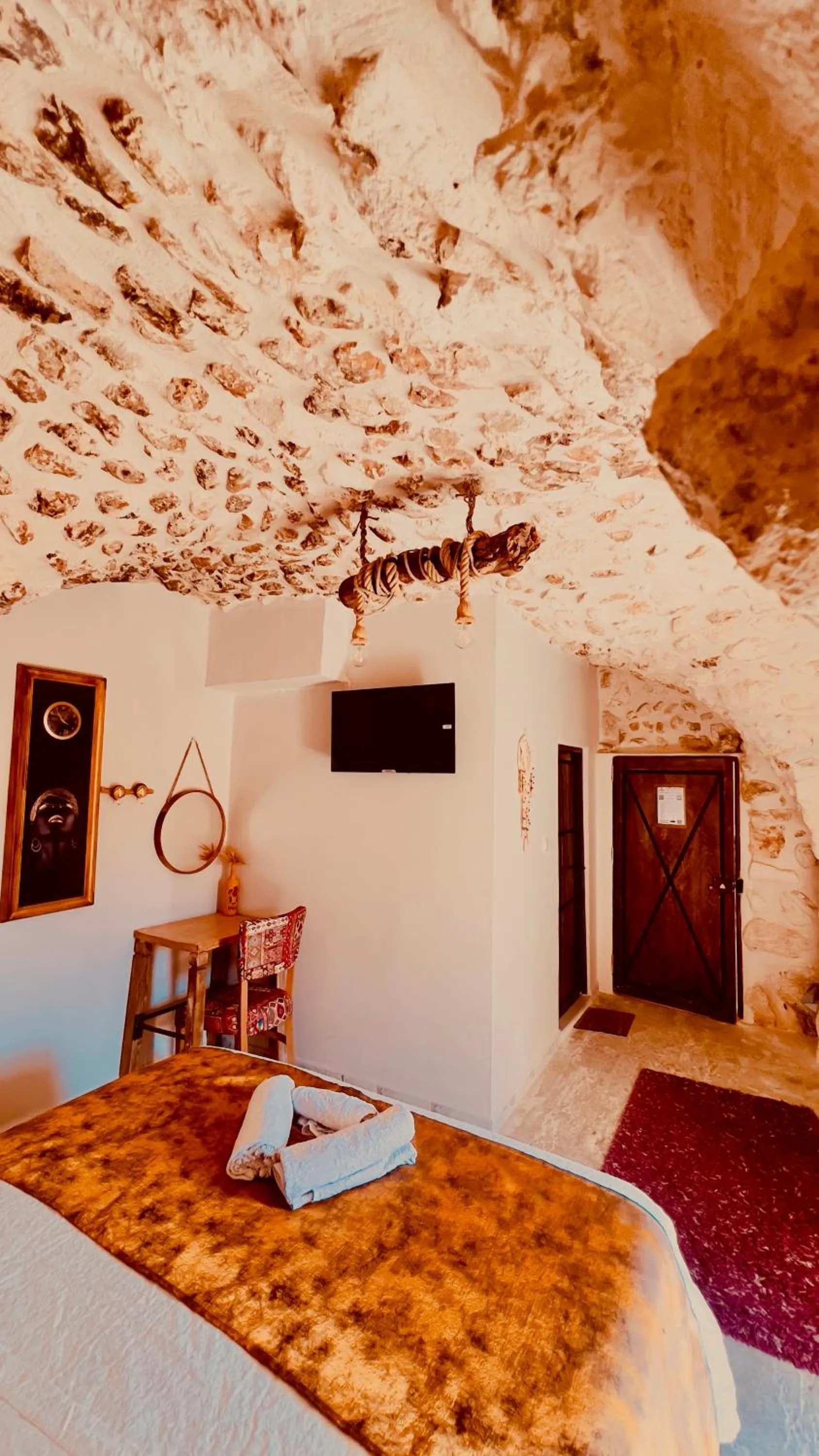 Photo of the whole room, Bed in Mons Masius Hotel Teras