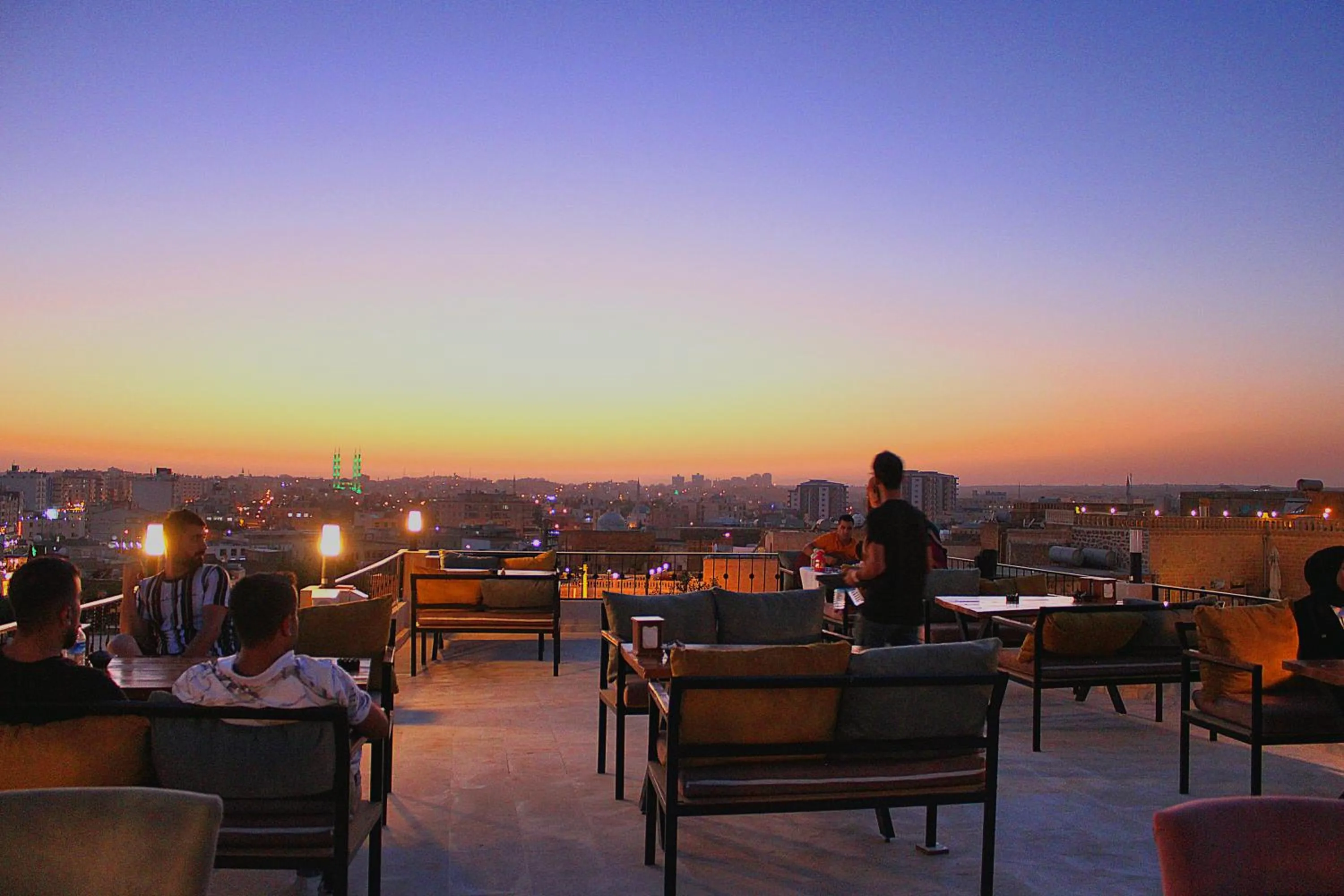 Sunrise in Mons Masius Hotel Teras