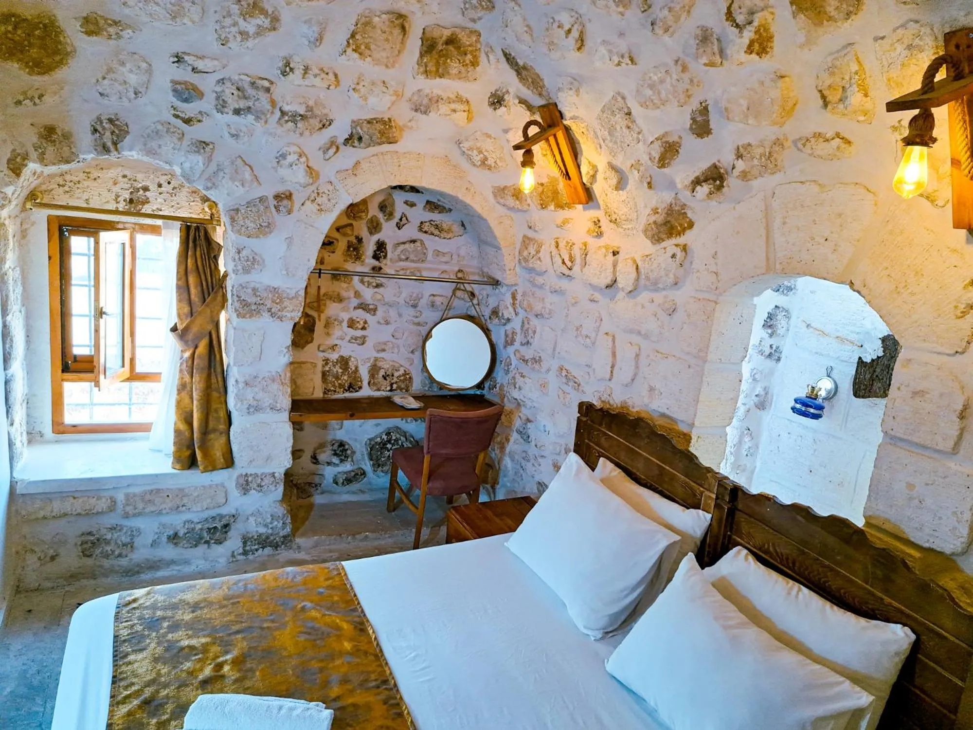 Photo of the whole room, Bed in Mons Masius Hotel Teras