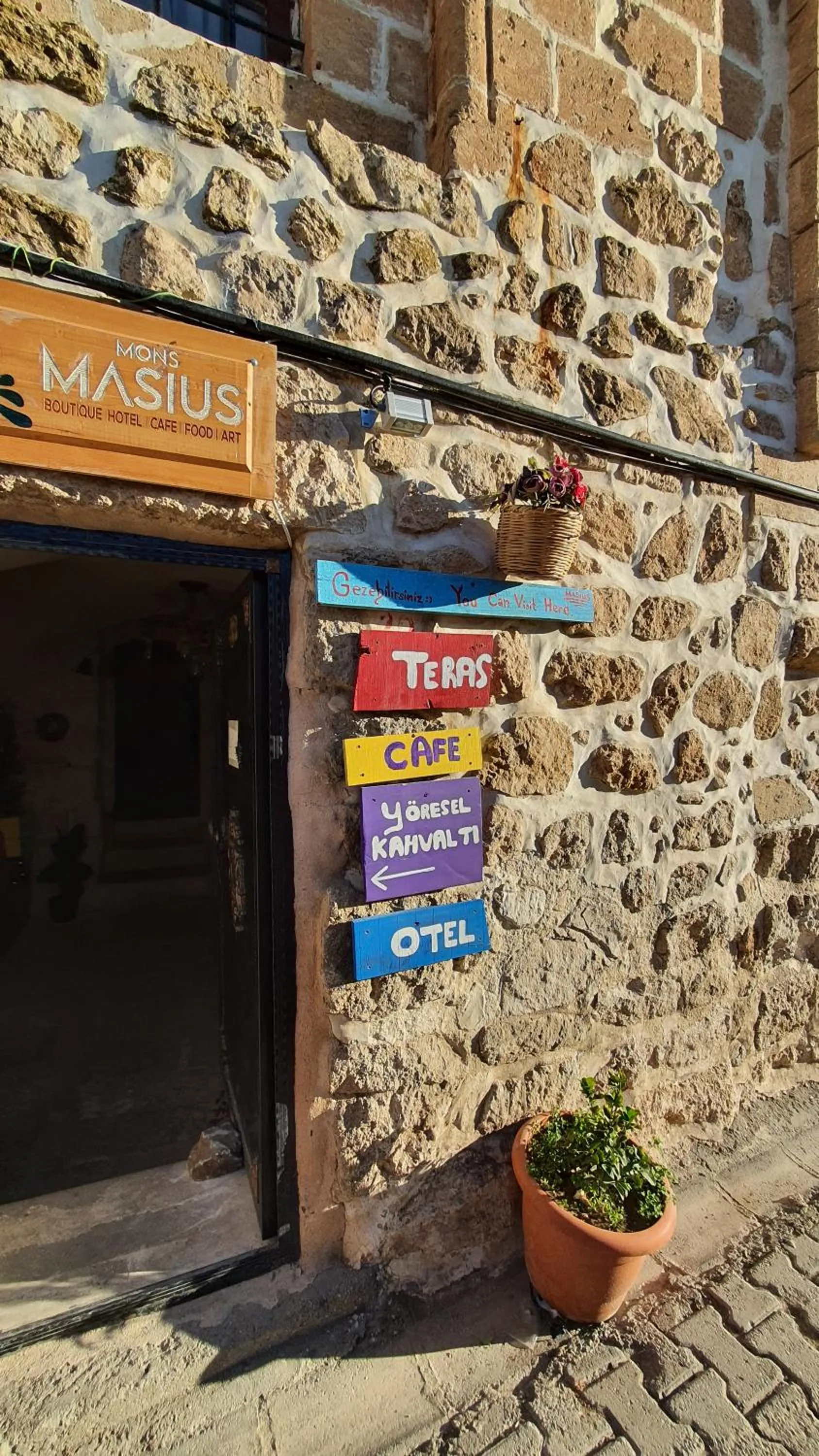 Property building in Mons Masius Hotel Teras