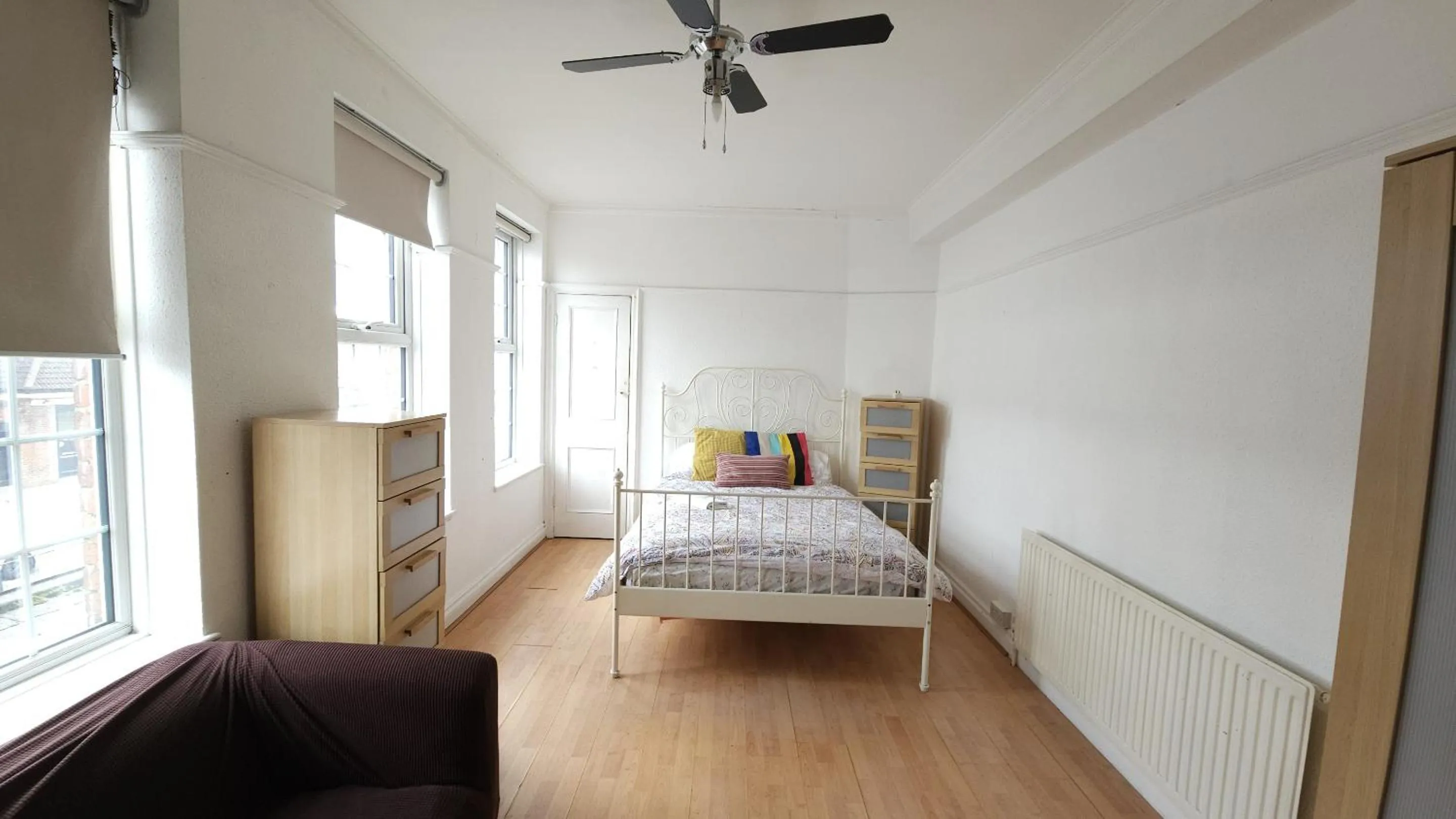 Bedroom, Bed in London Edgware Station Apartment