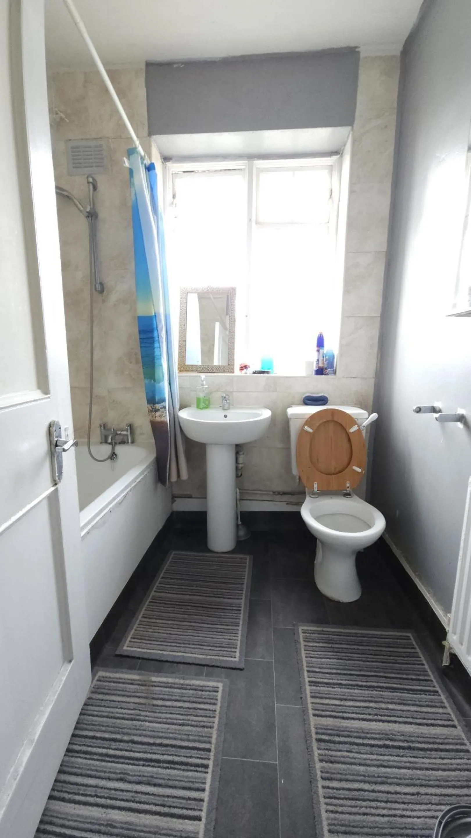 Bathroom in London Edgware Station Apartment