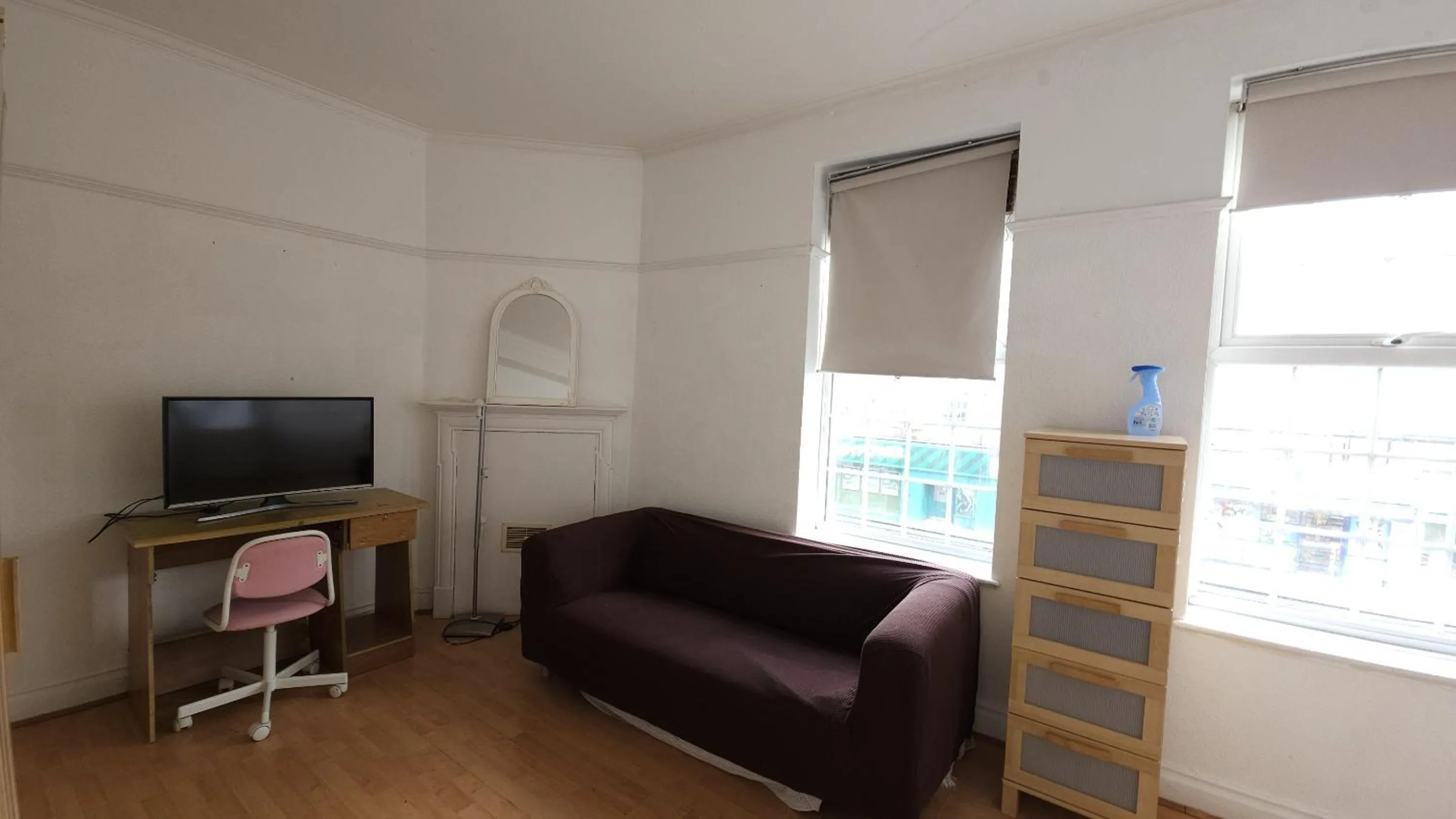 Bedroom in London Edgware Station Apartment