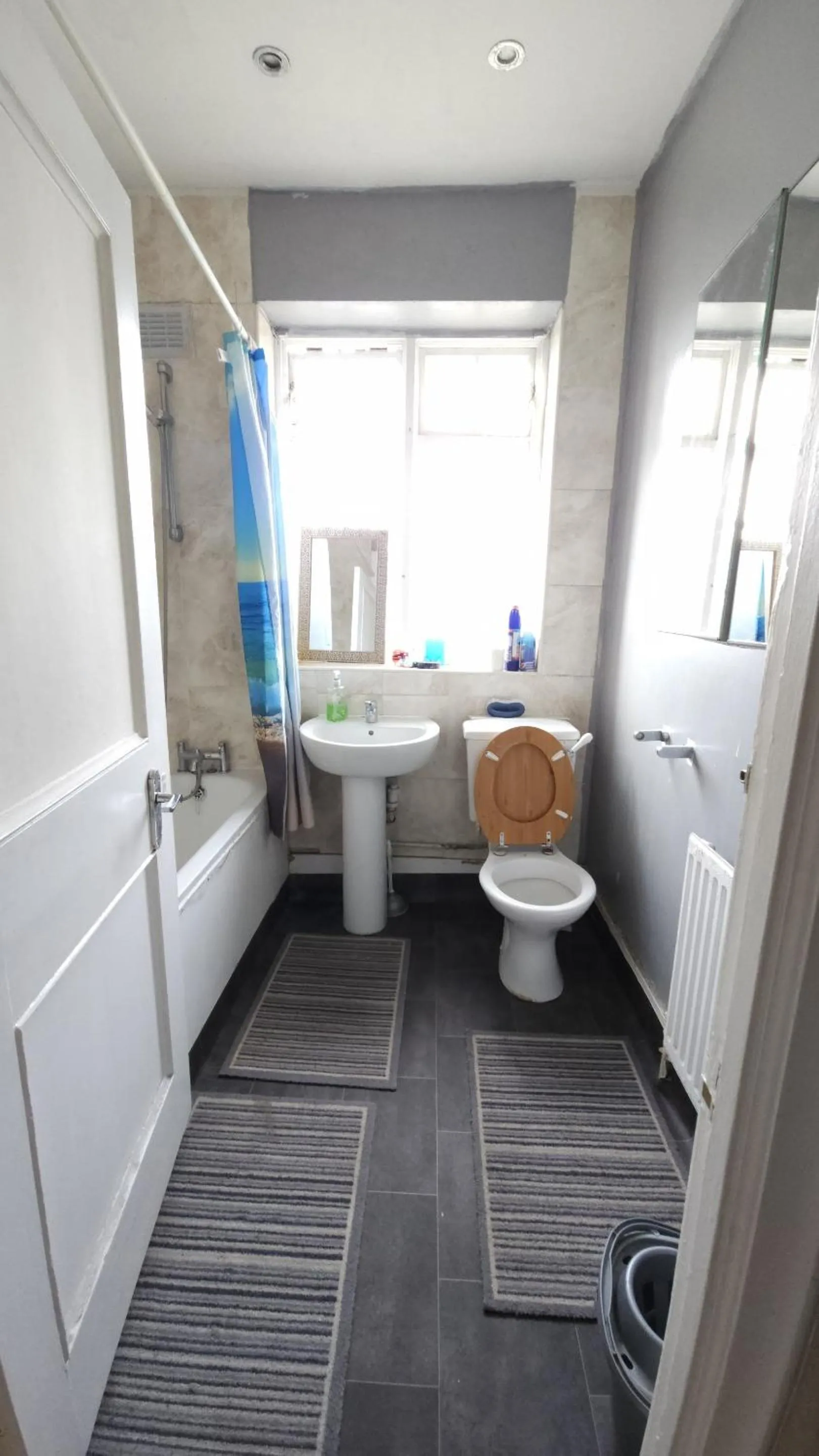 Bathroom in London Edgware Station Apartment